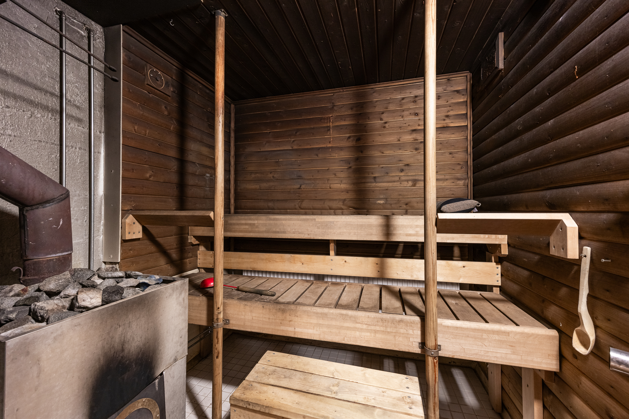 Sauna, puilla lämpiävä kiuas