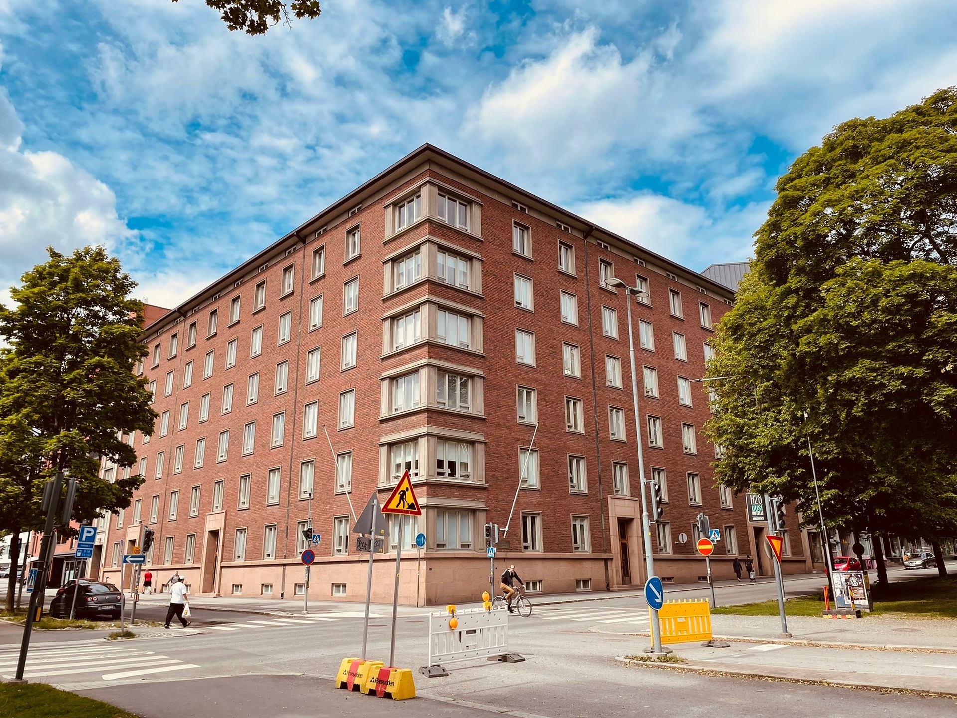 Julkisivu