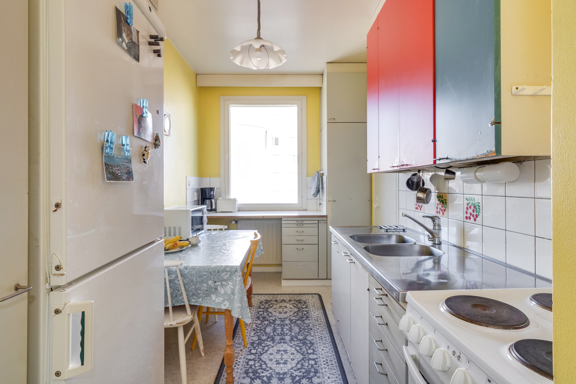 Keittiö on lähes alkuperäisessä kunnossa