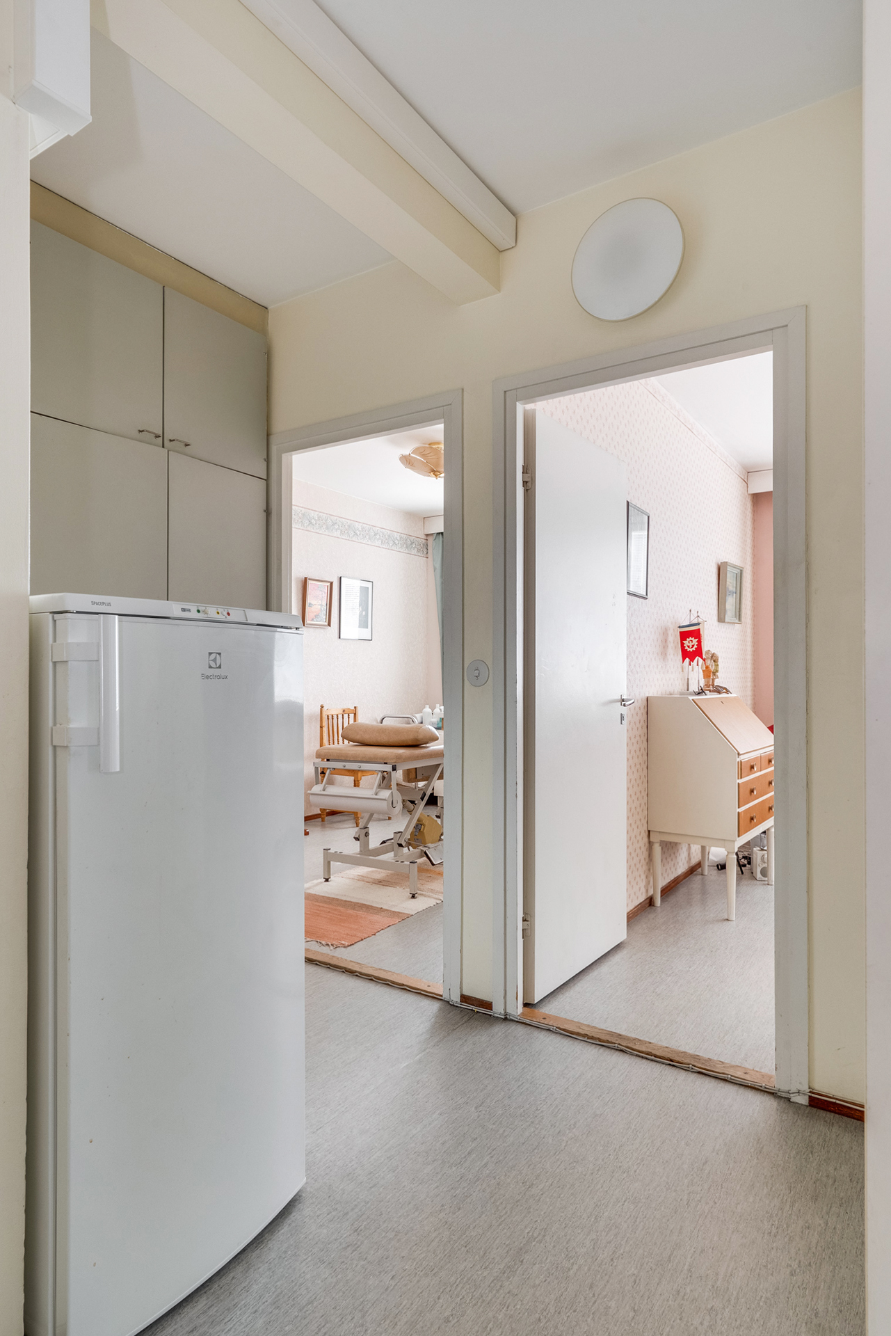 Eteisen pakastin kuuluu kauppaan