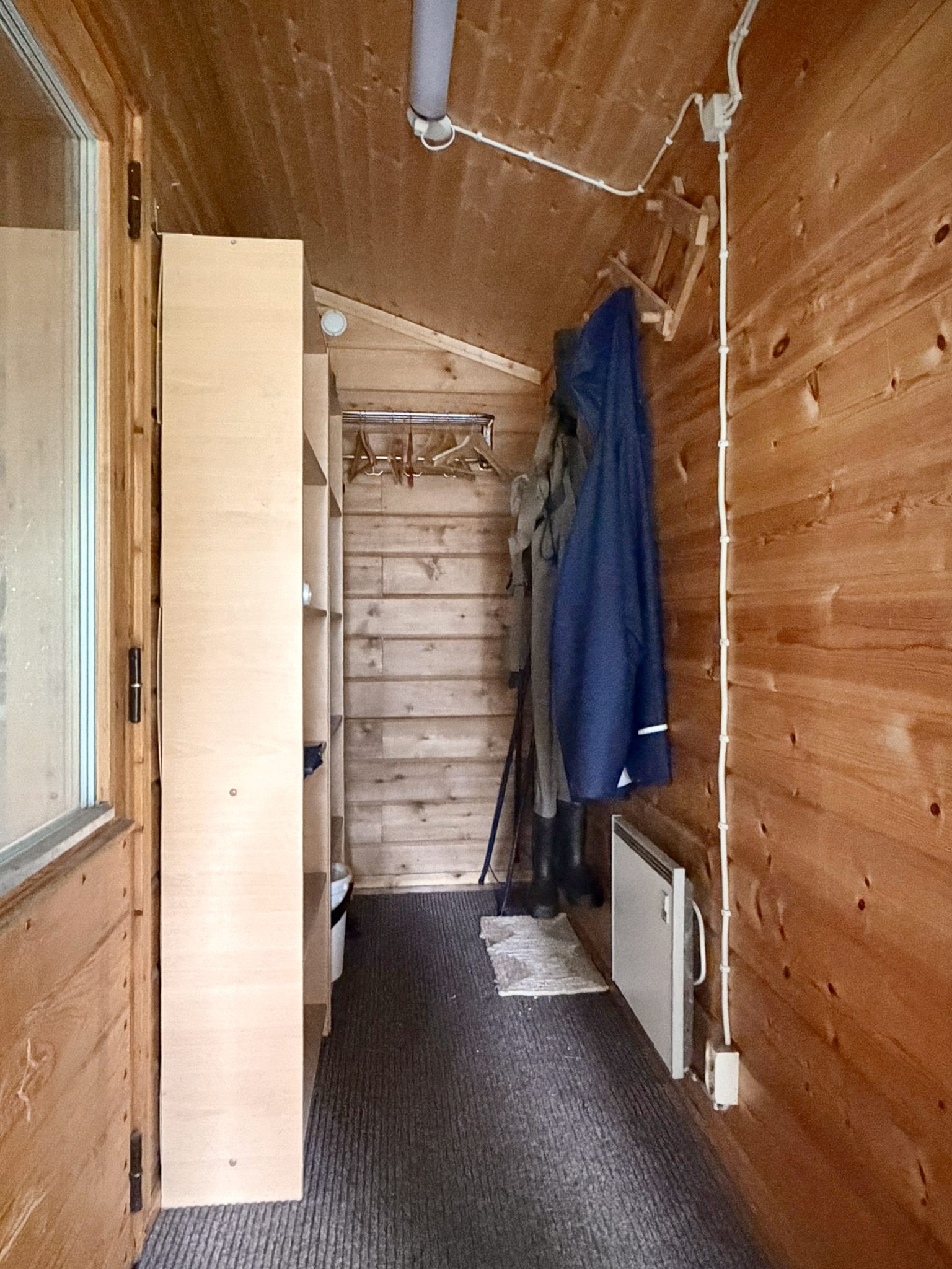 Tuulikaappi/eteinen