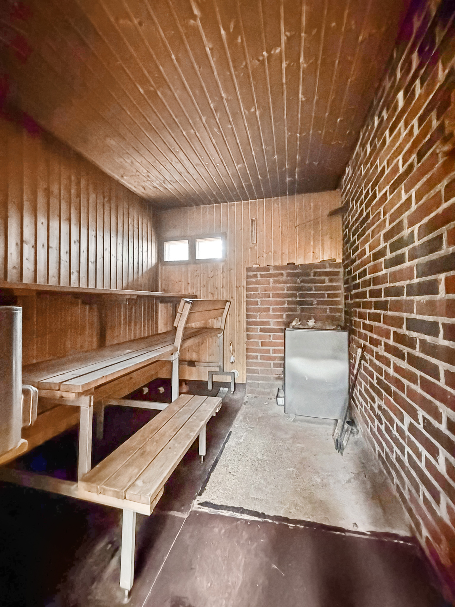 Puulämmitteinen sauna