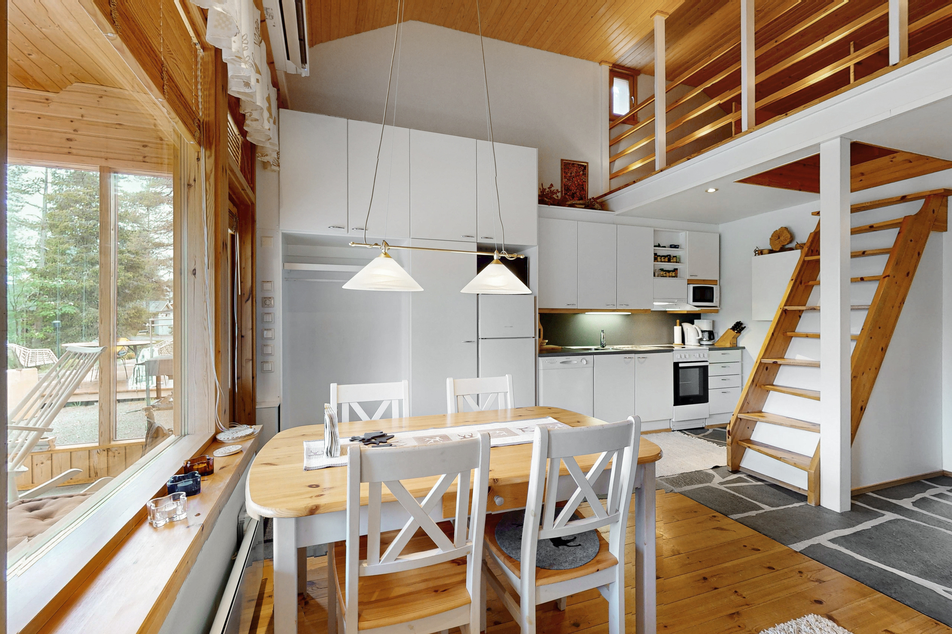 Oleskelutila/tupakeittiö