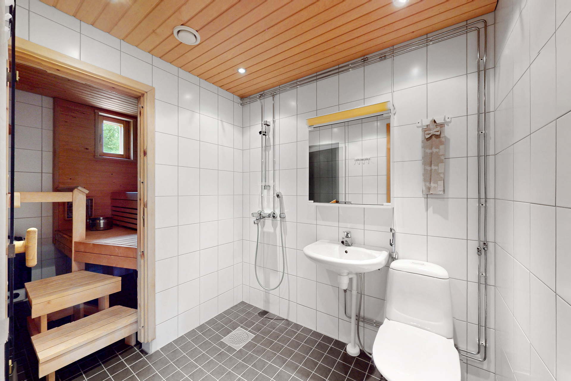 Kylpyhuone/wc/sähkösauna