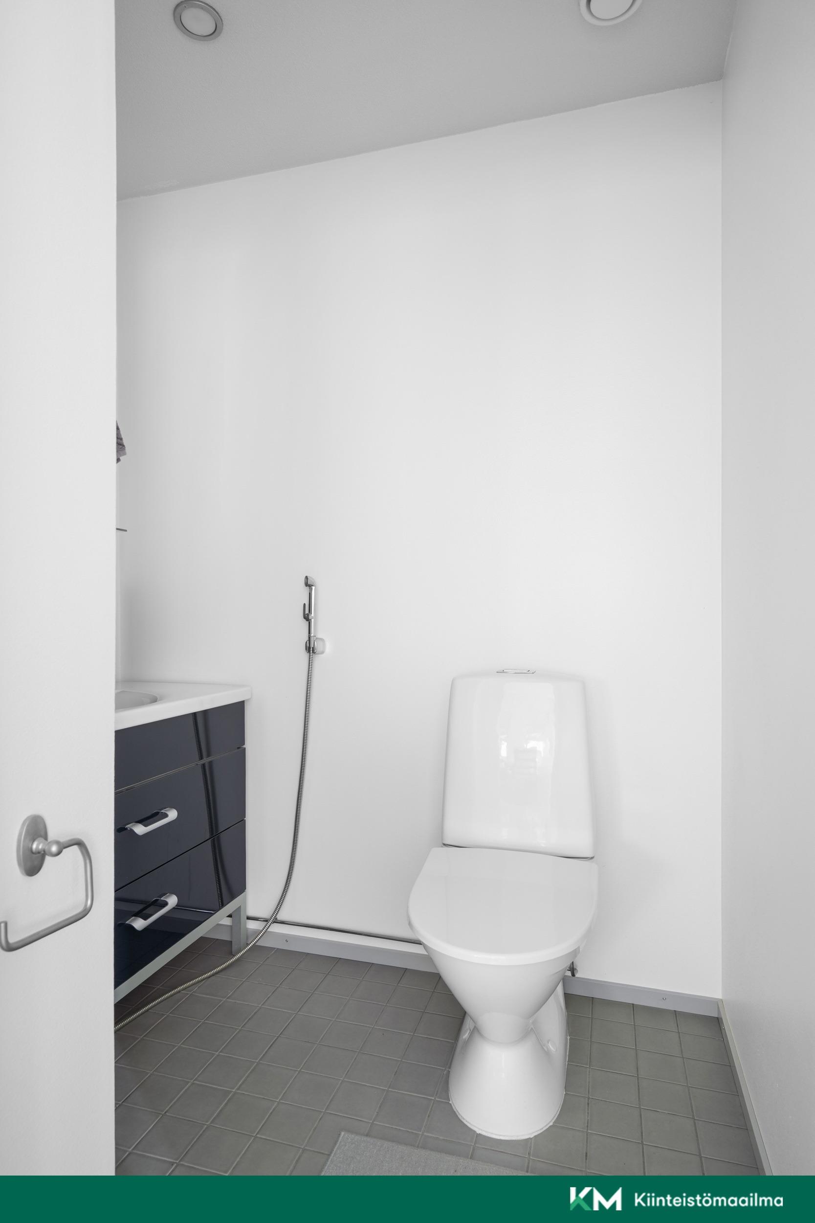 Yläkerran erillinen wc