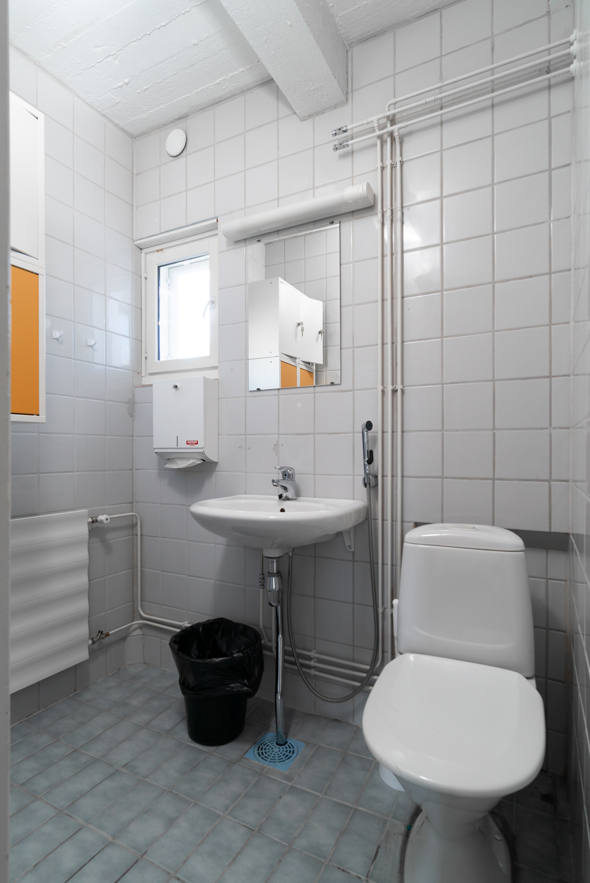 Yläkerran toinen WC