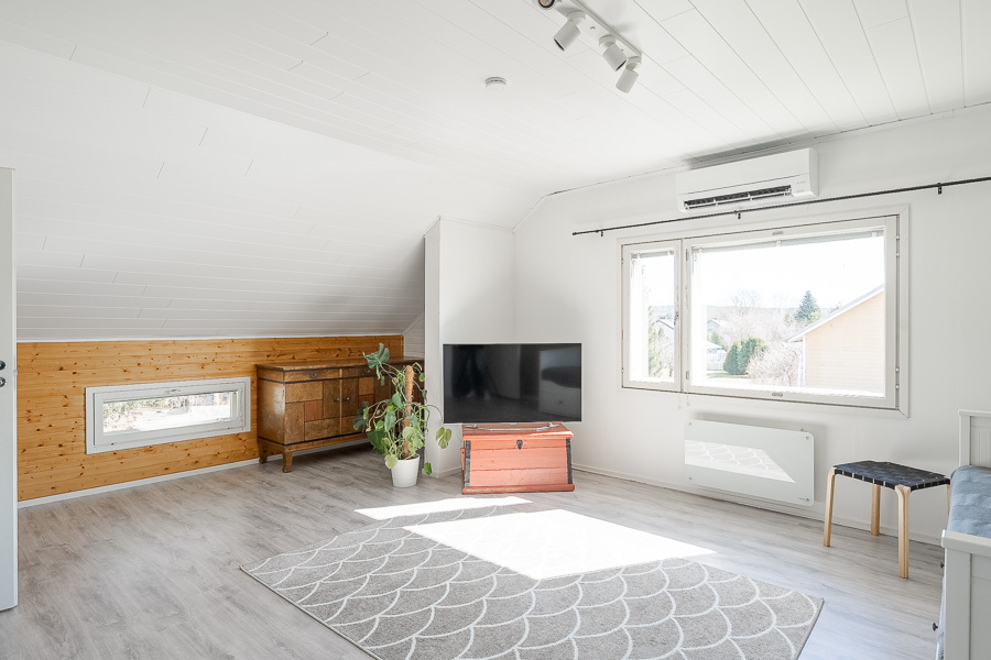 MAKUUHUONE 2 YLÄKERRASSA