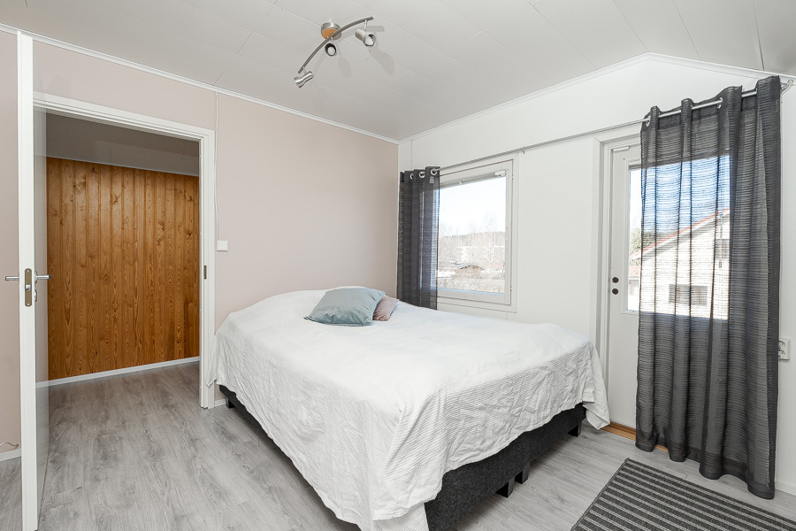 MAKUUHUONE 3 YLÄKERRASSA