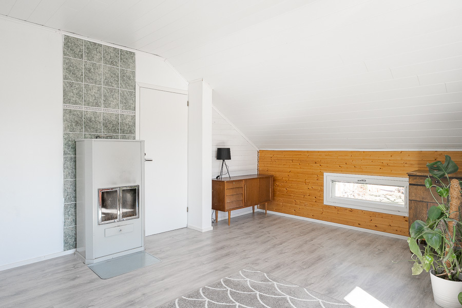 MAKUUHUONE 2 YLÄKERRASSA