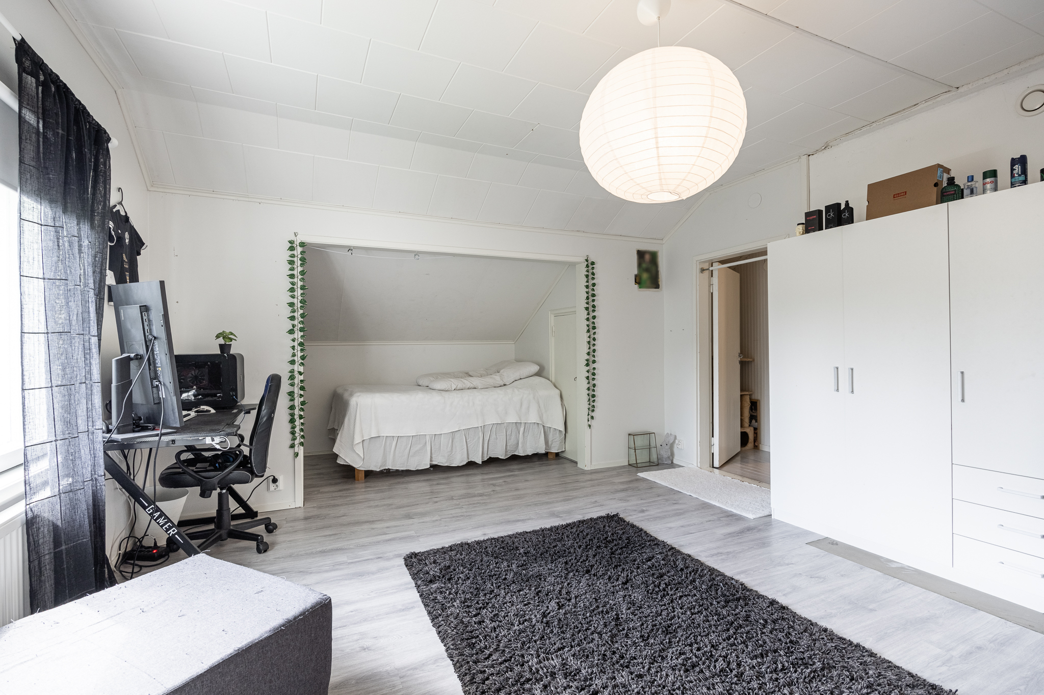 Yläkerran makuuhuone 1