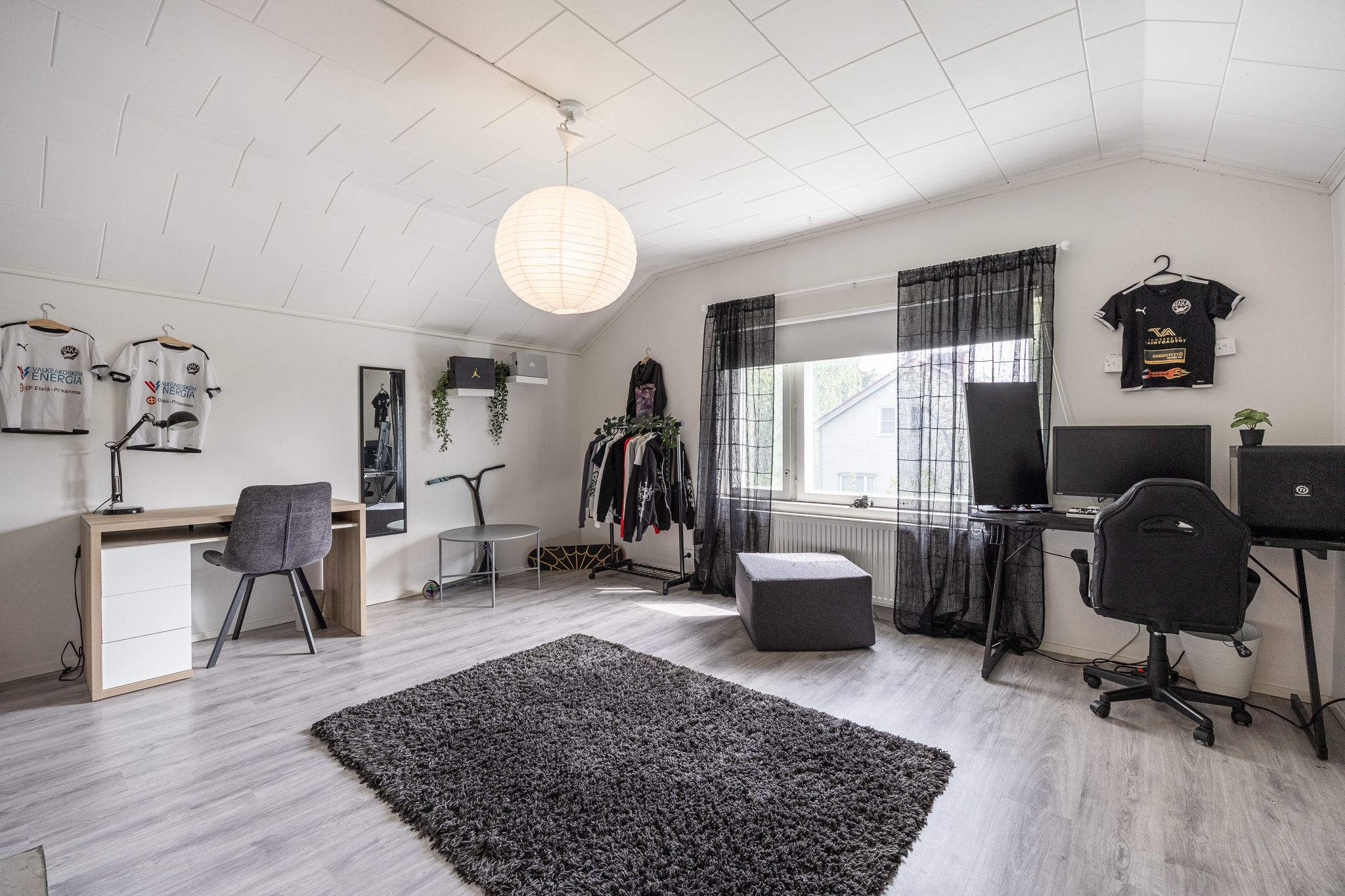 Yläkerran makuuhuone 1