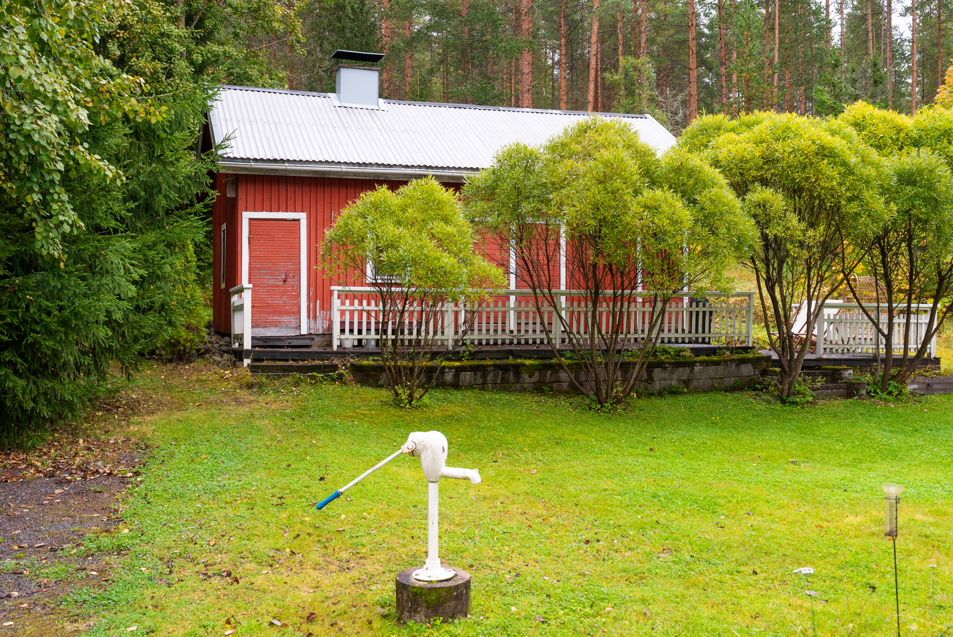 Piharakennuksessa pihasauna ja varastotilaa
