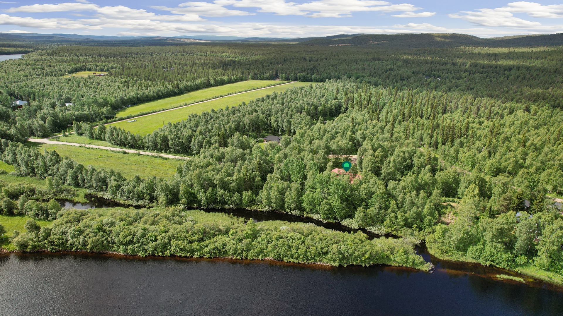 Vuopaja tontin laidalla