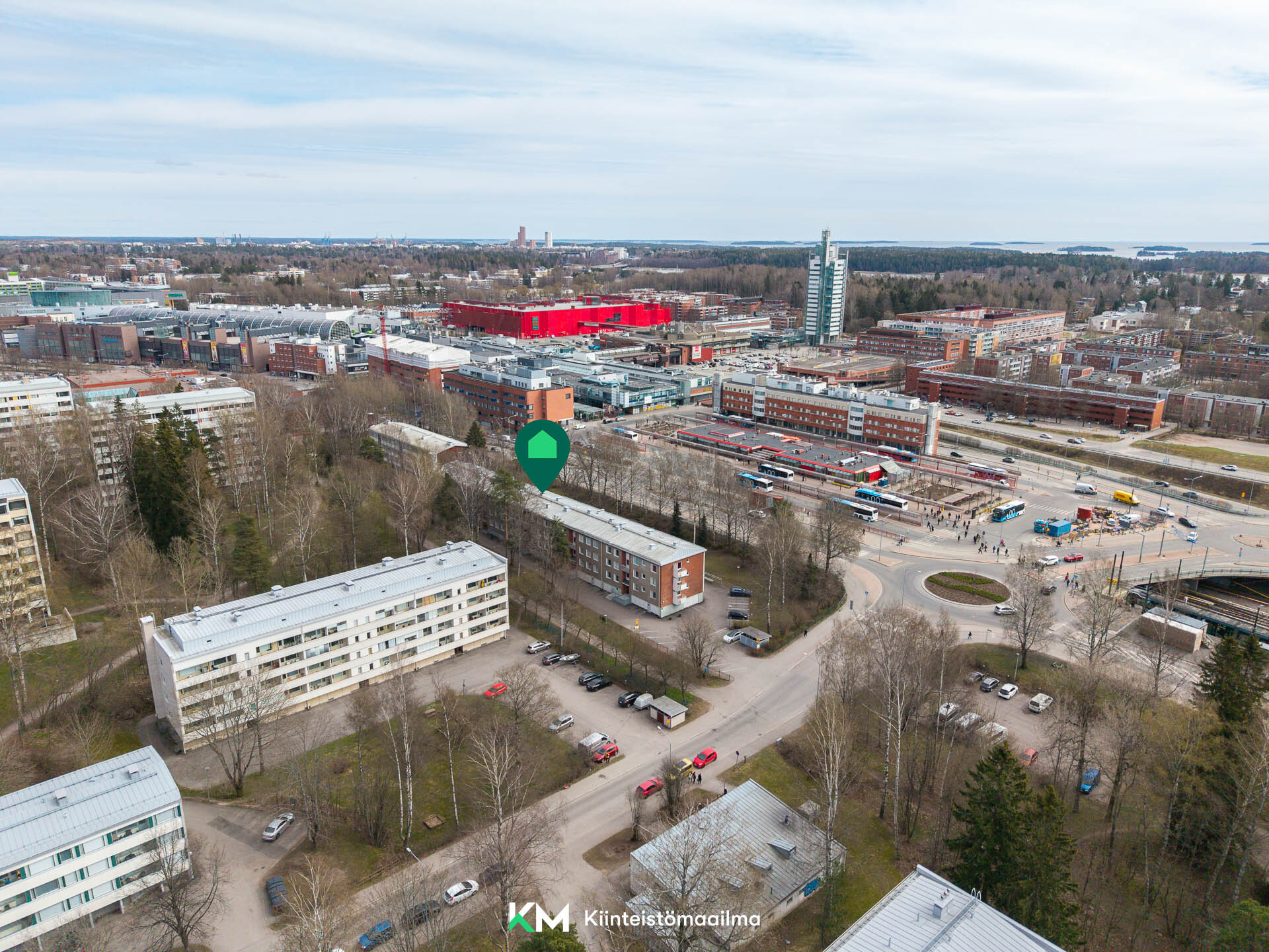 Itis-kauppakeskuksen palvelut löytyvät vastapäätä.