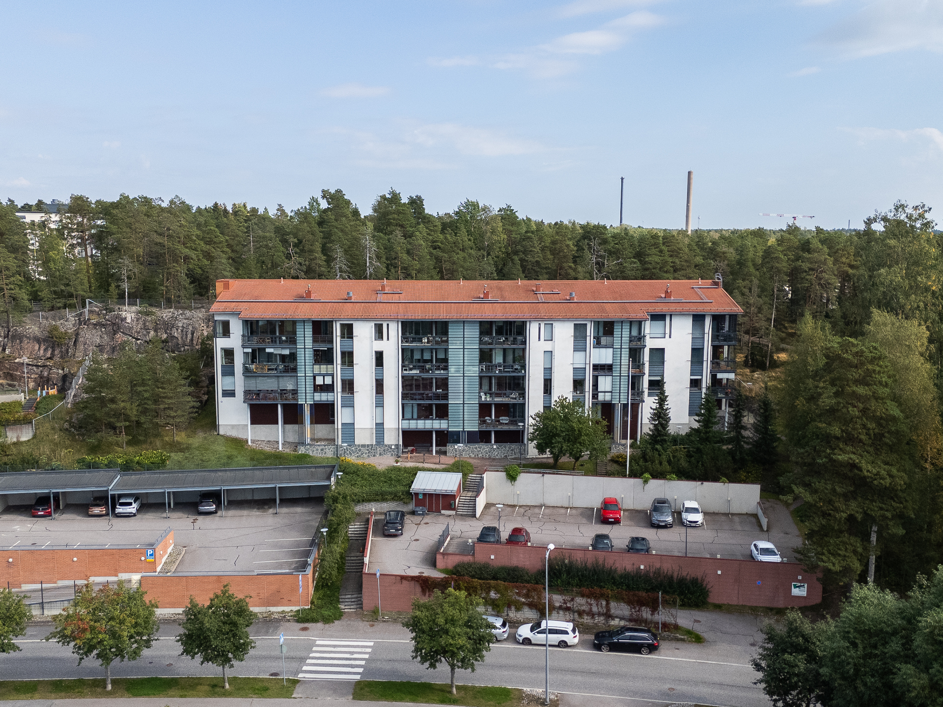 Tyylikäs ja ryhdikäs julkisivu