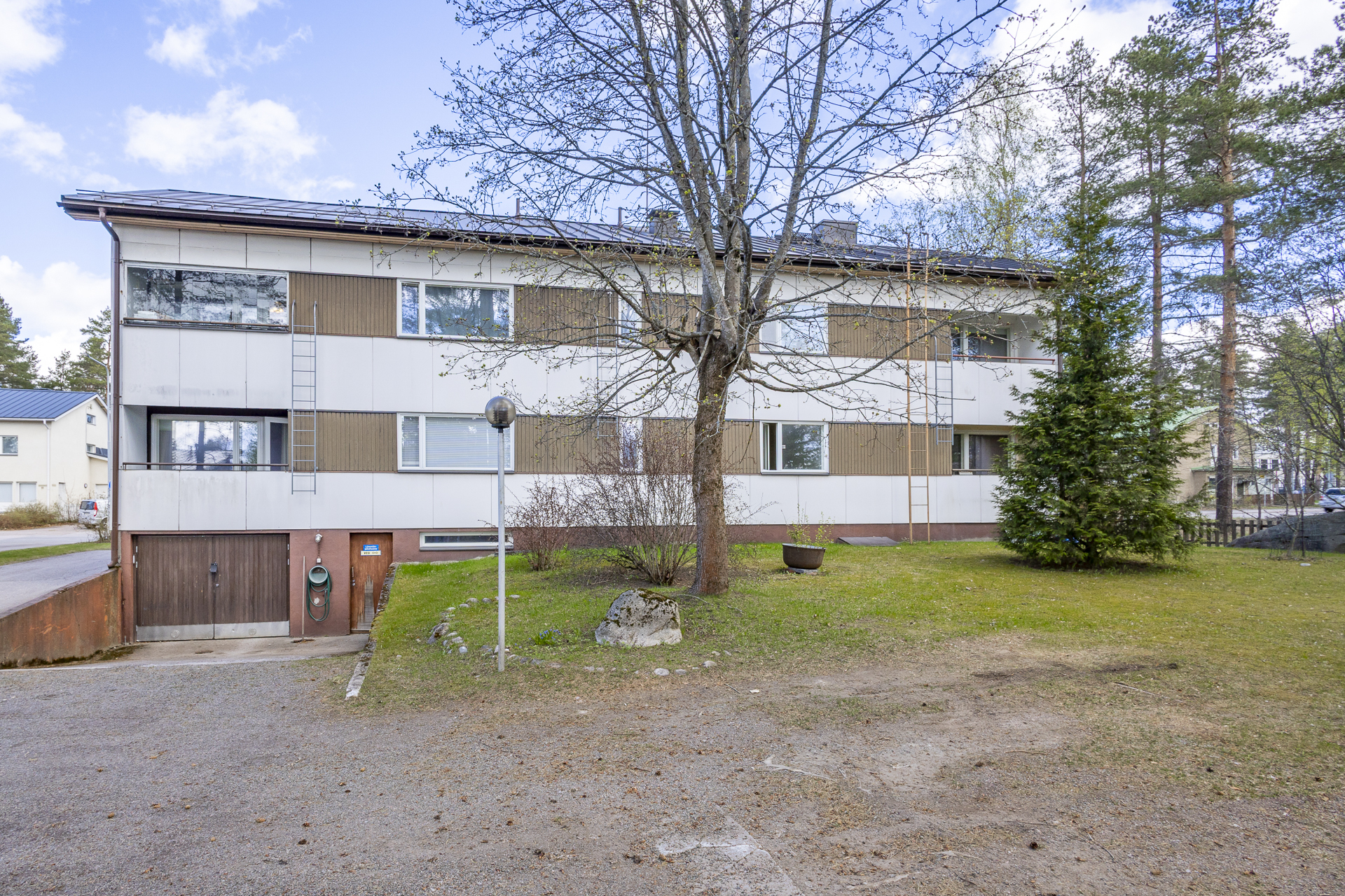 Taloyhtiöllä rauhallinen piha-alue