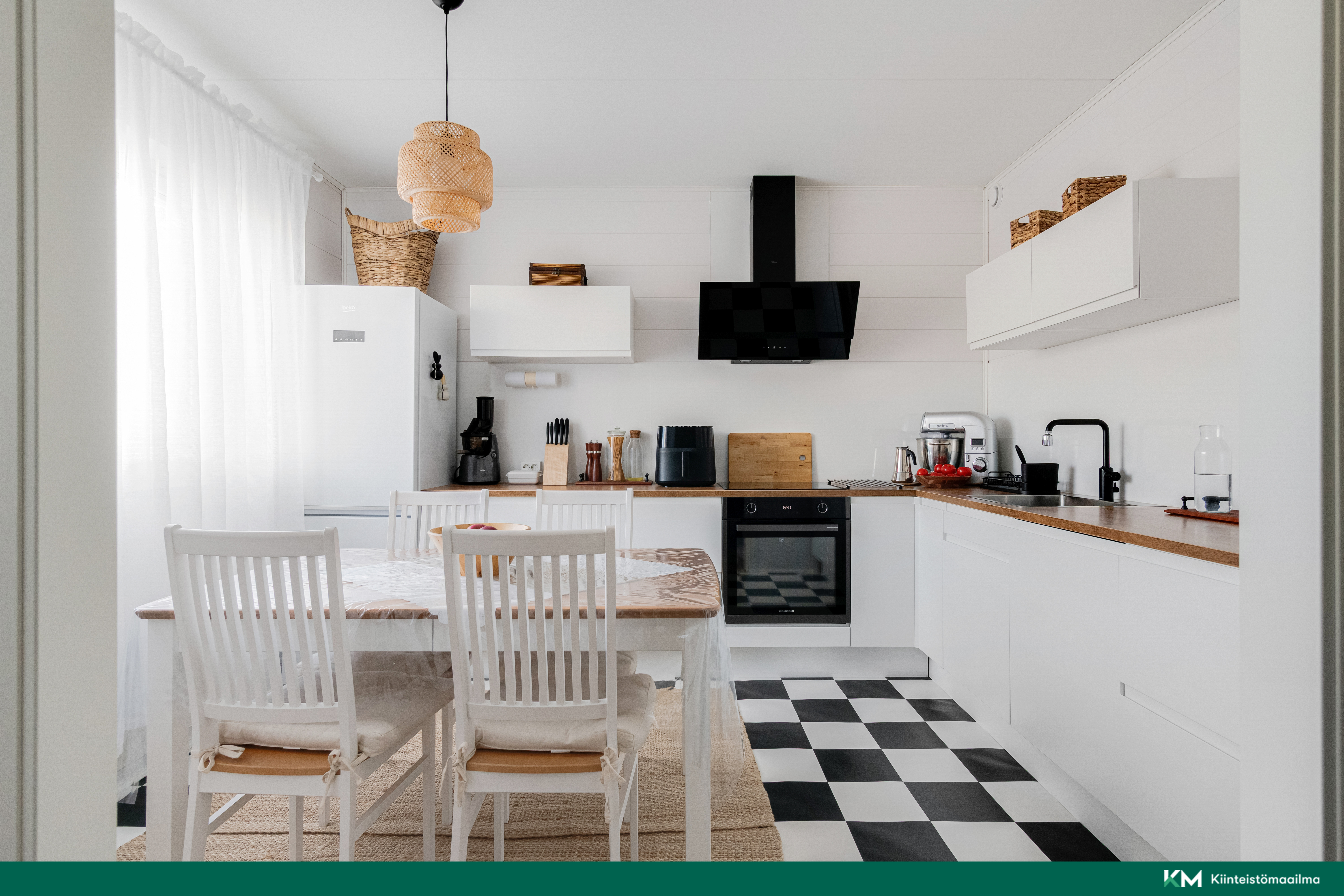 Viehättävästi uudistettu  päätykolmio