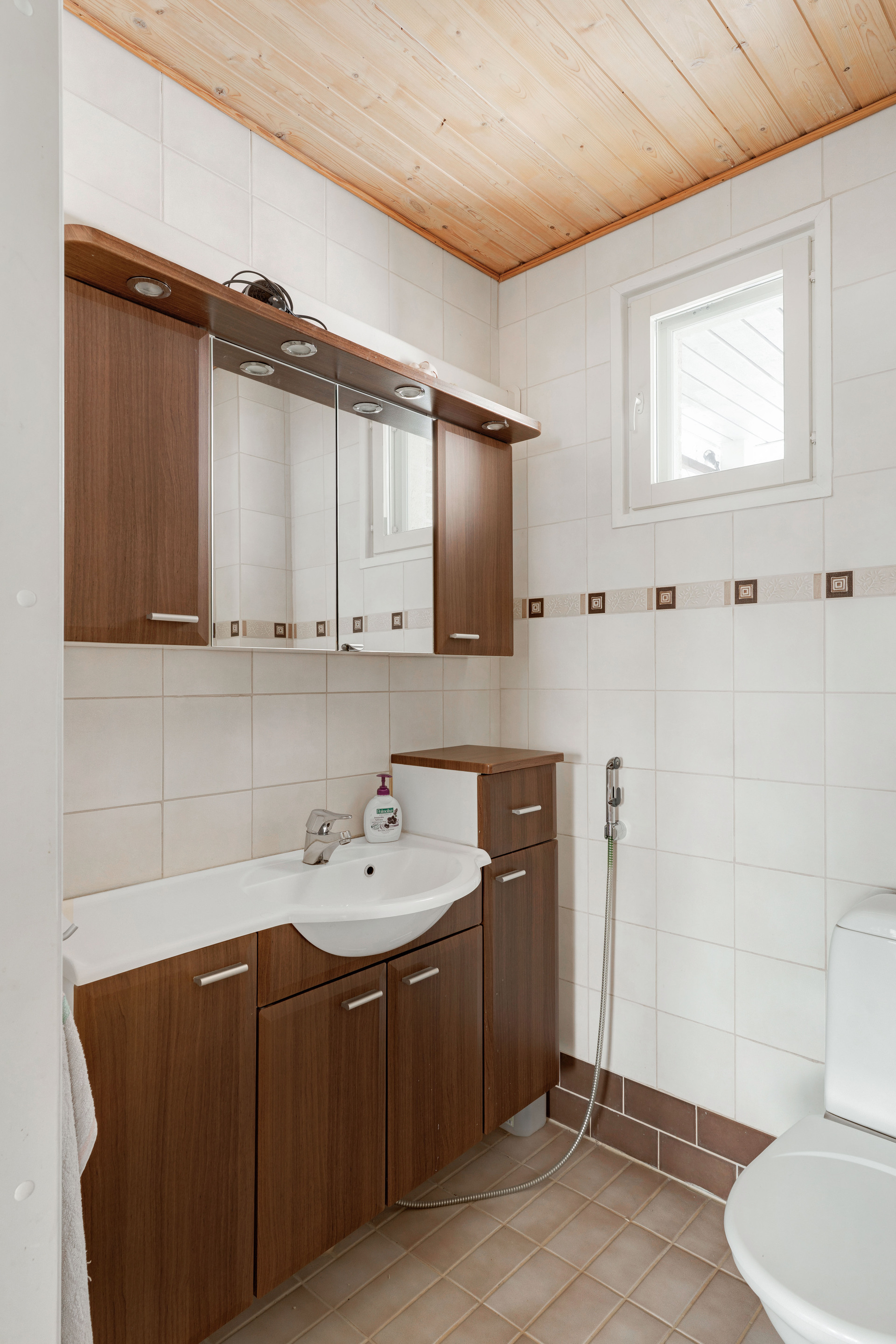 Yläkerran wc tila