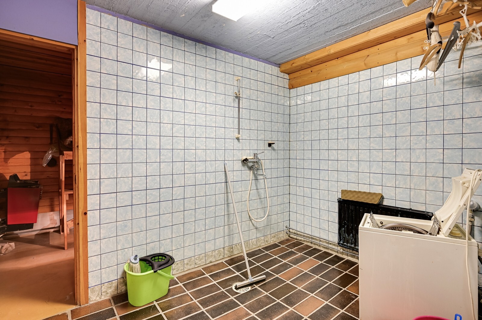 Pesuhuone ja sauna