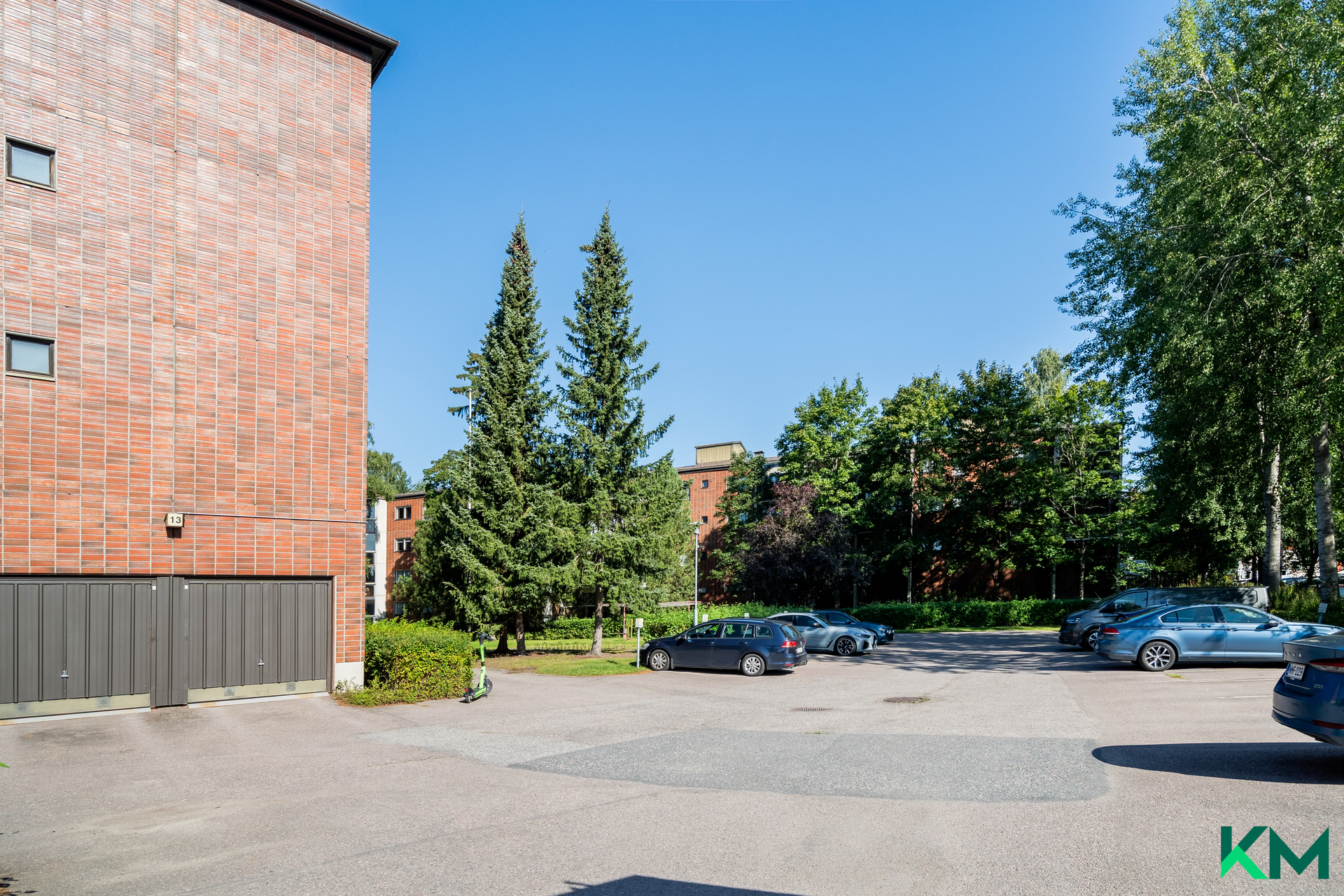 Suojaisan sisäpihan autopaikat