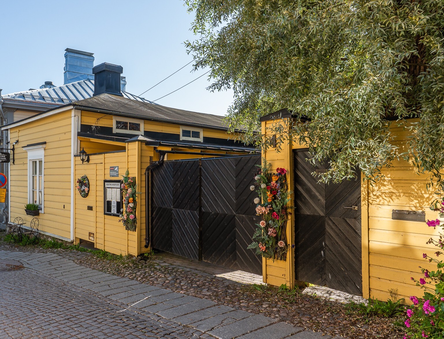 Portti sisäpihalle