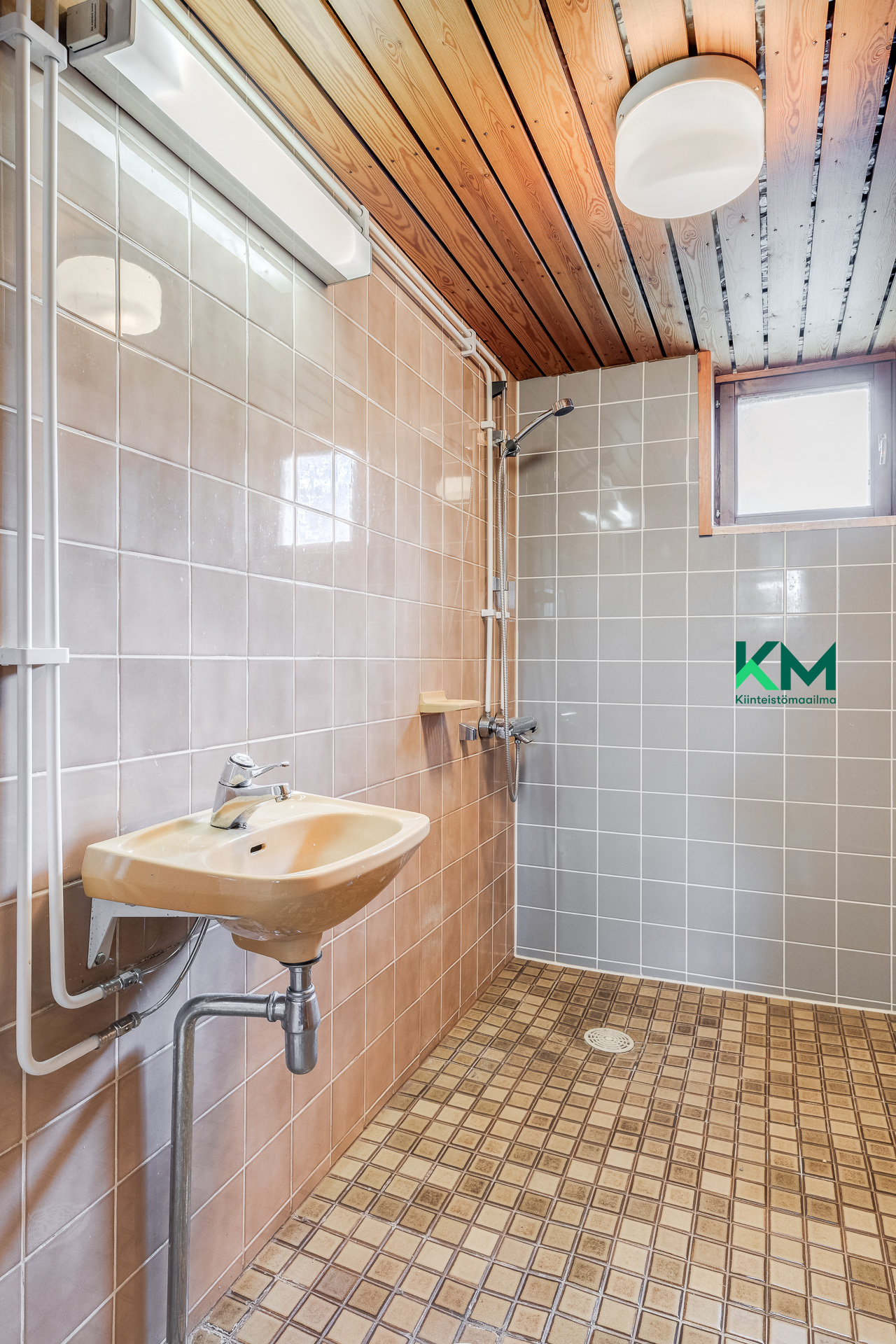 Lainlukijantie 1a, Torpparinmäki, Helsinki