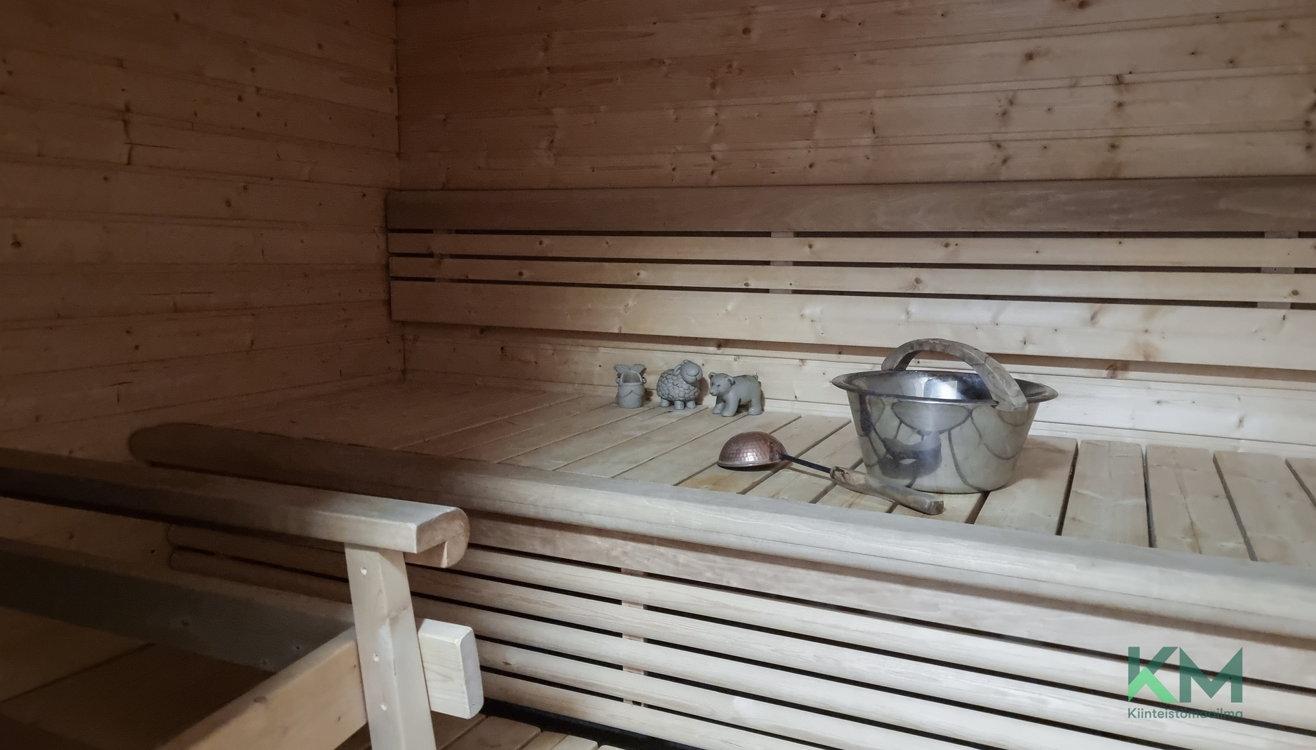 Saunassa muotolauteet