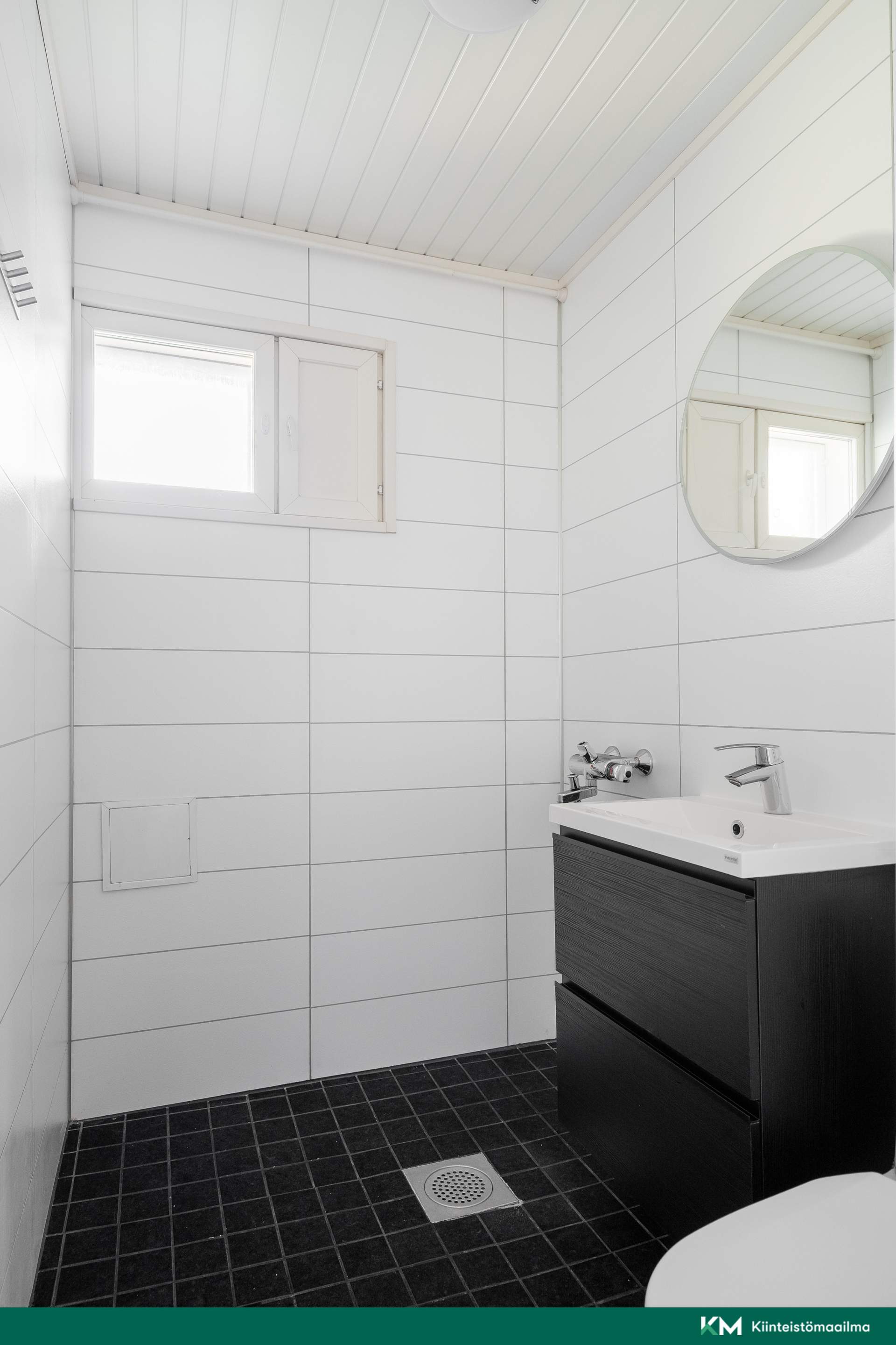 Yläkerran wc 2./2. ja kylpyhuone