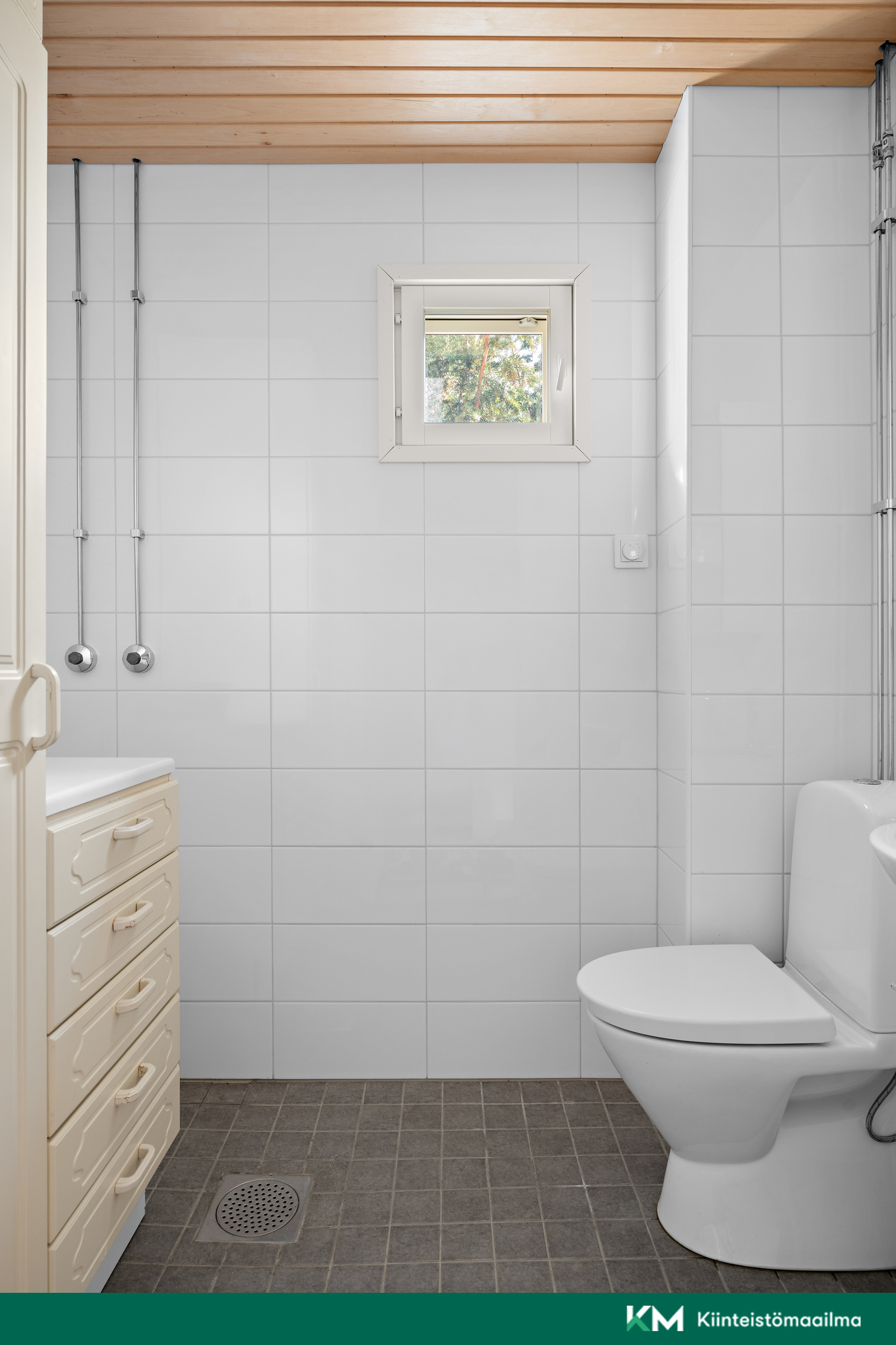 1. kerroksen erillinen wc