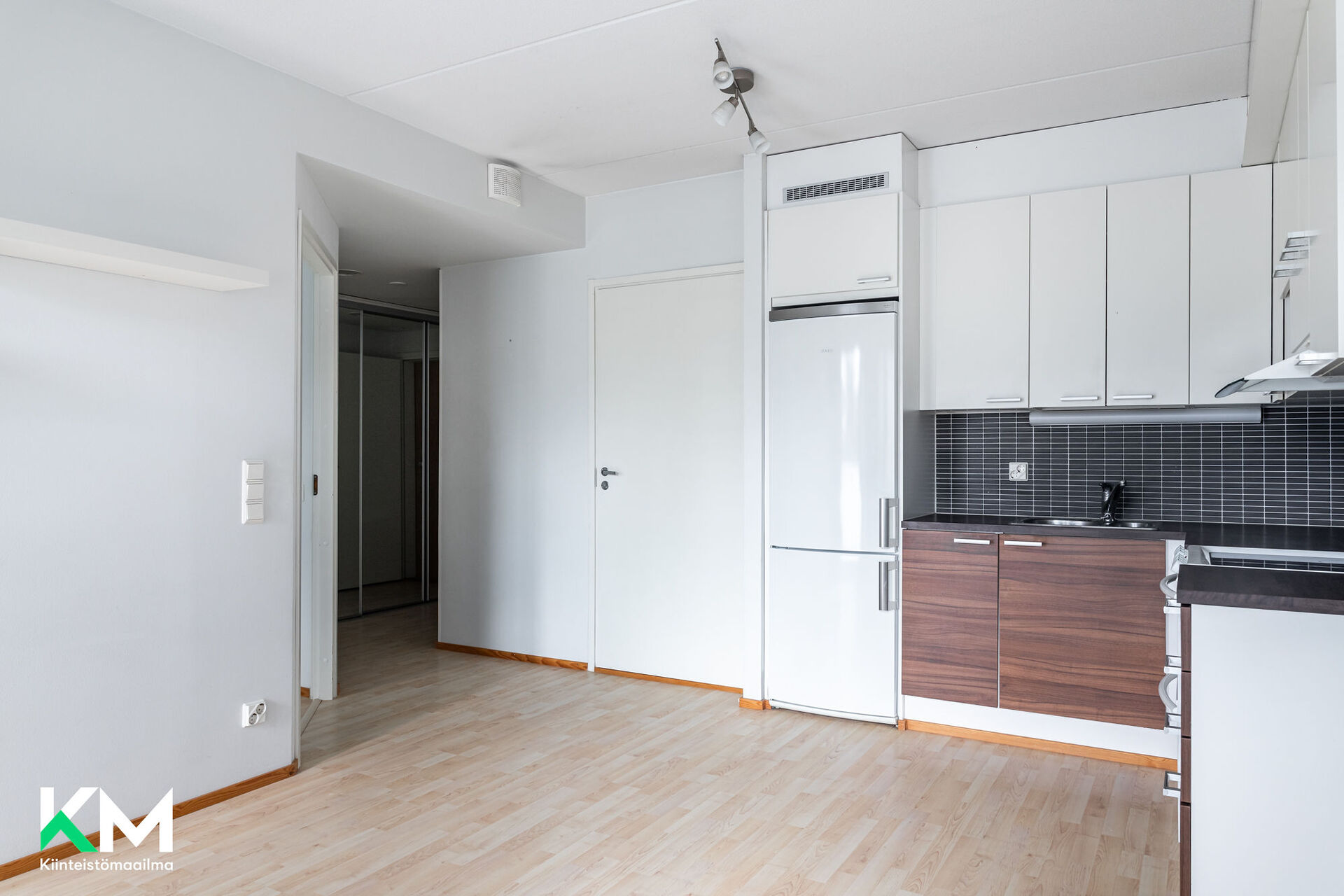 Radansivunkatu 10 , Asemantausta, Lahti