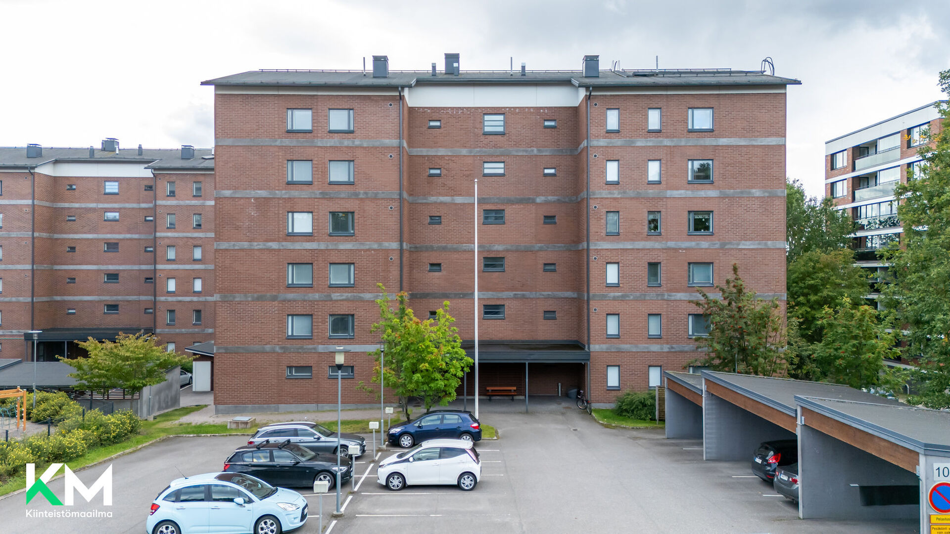 Radansivunkatu 10 , Asemantausta, Lahti