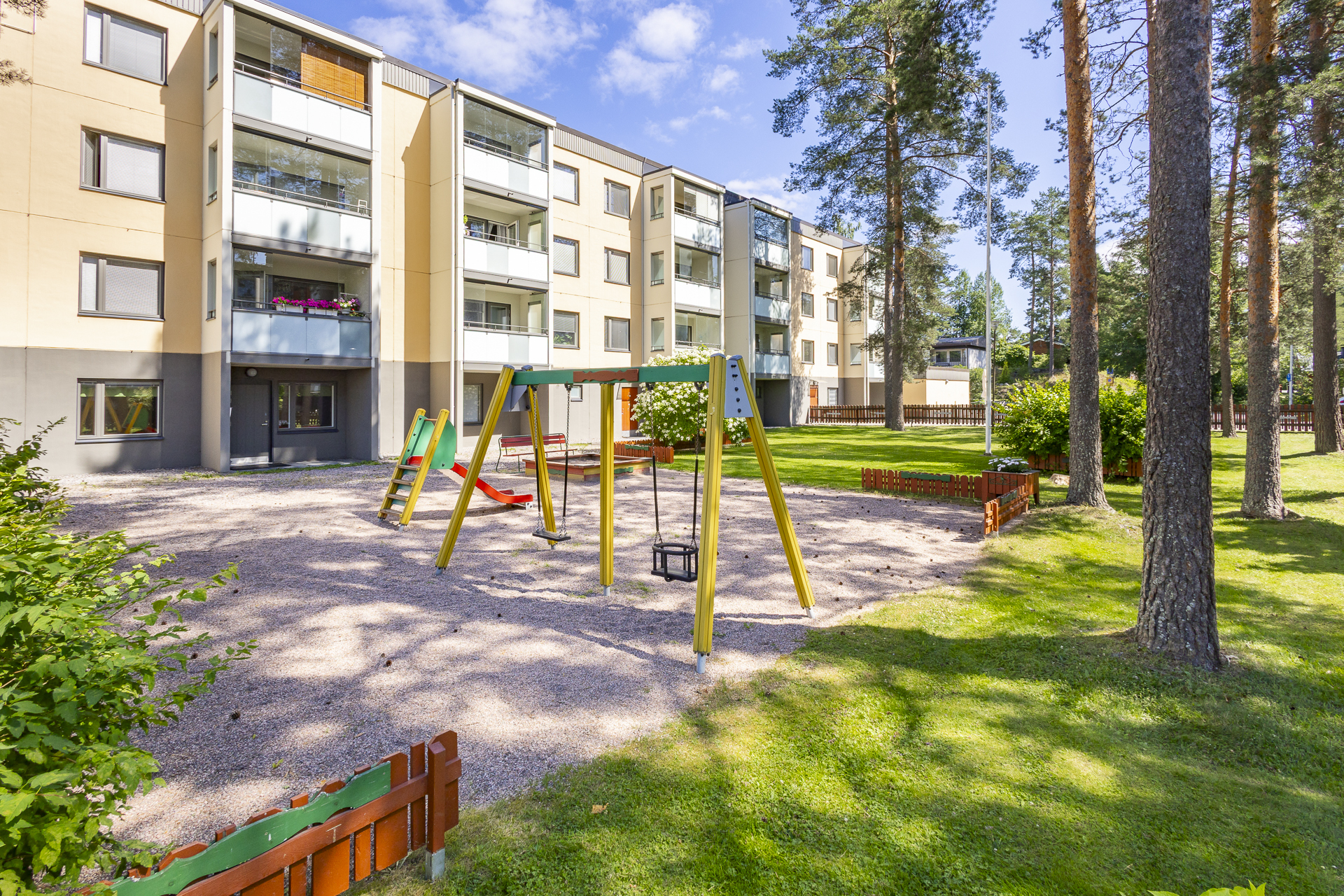 Leikkipaikka takapihalla