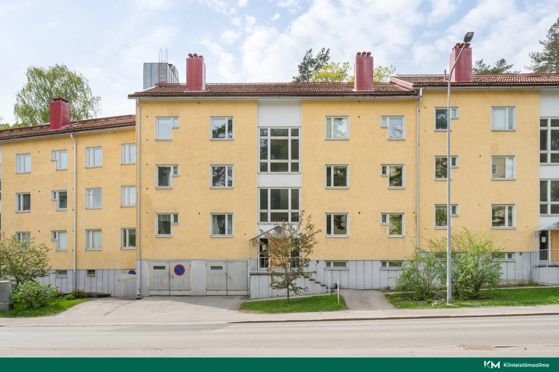 Julkisivu kadunpuolelta