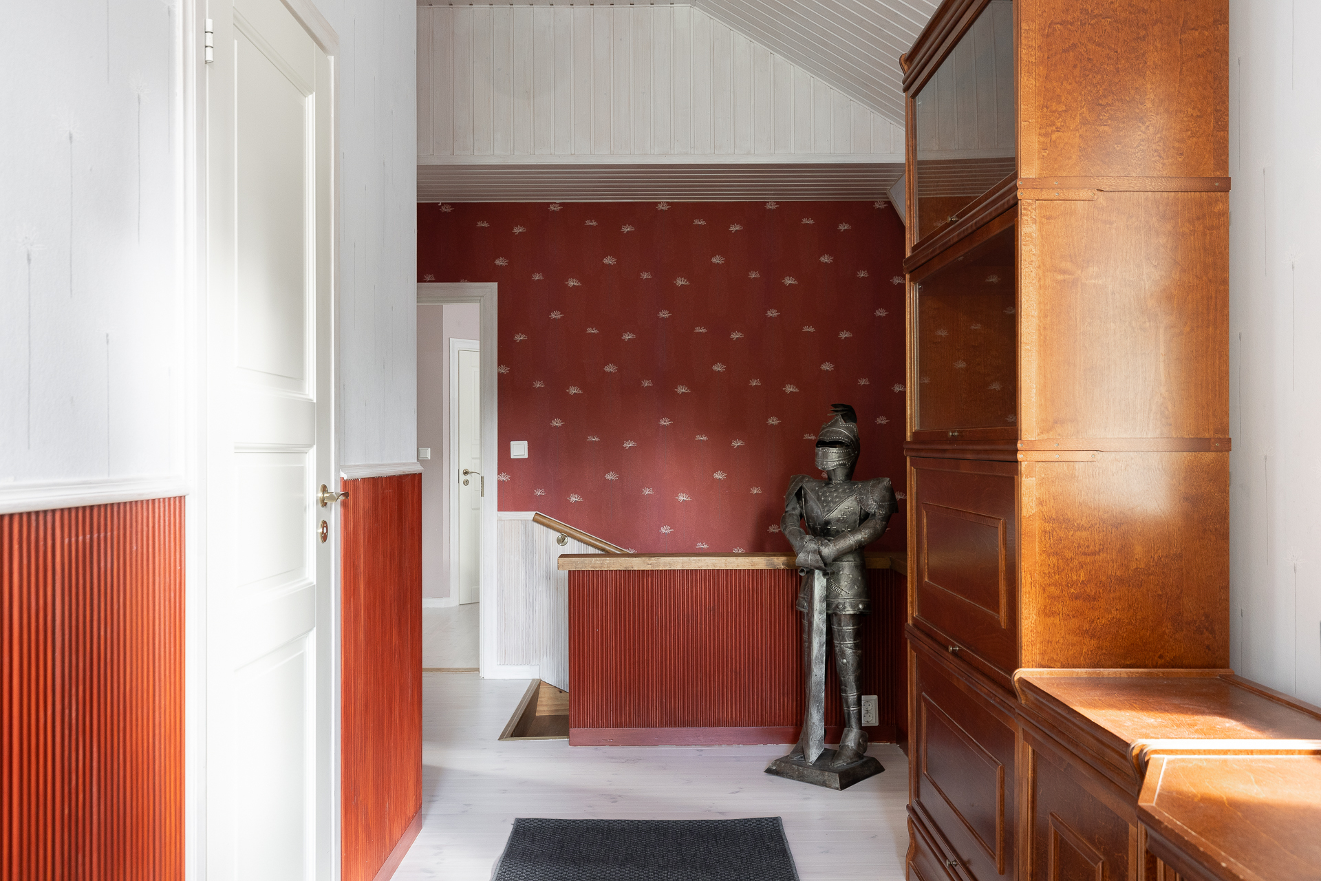 Yläkerran työhuone/aula