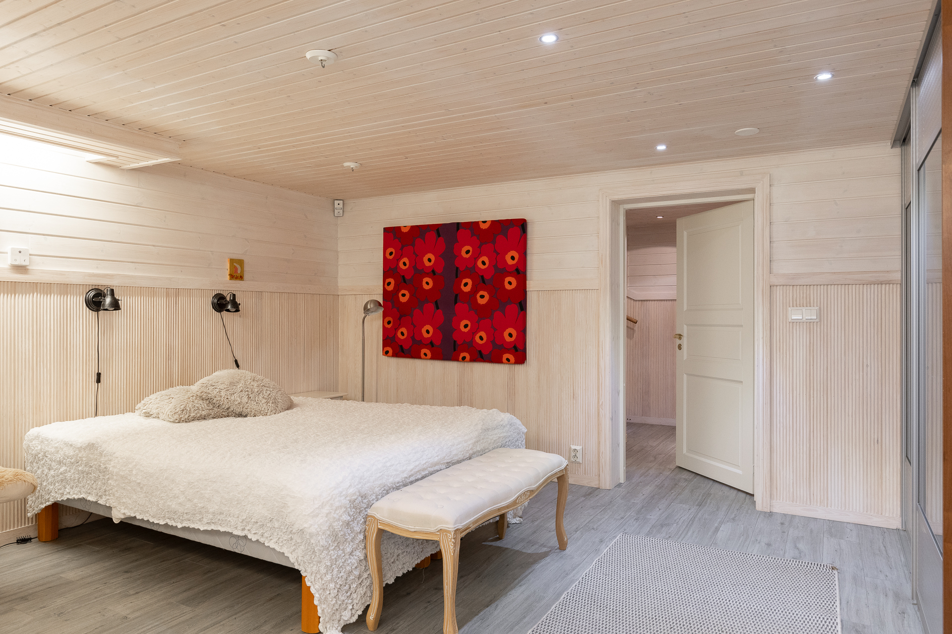 Alakerran makuuhuone