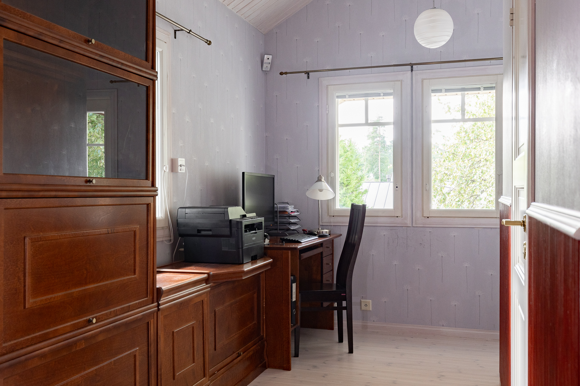 Yläkerran työhuone/aula