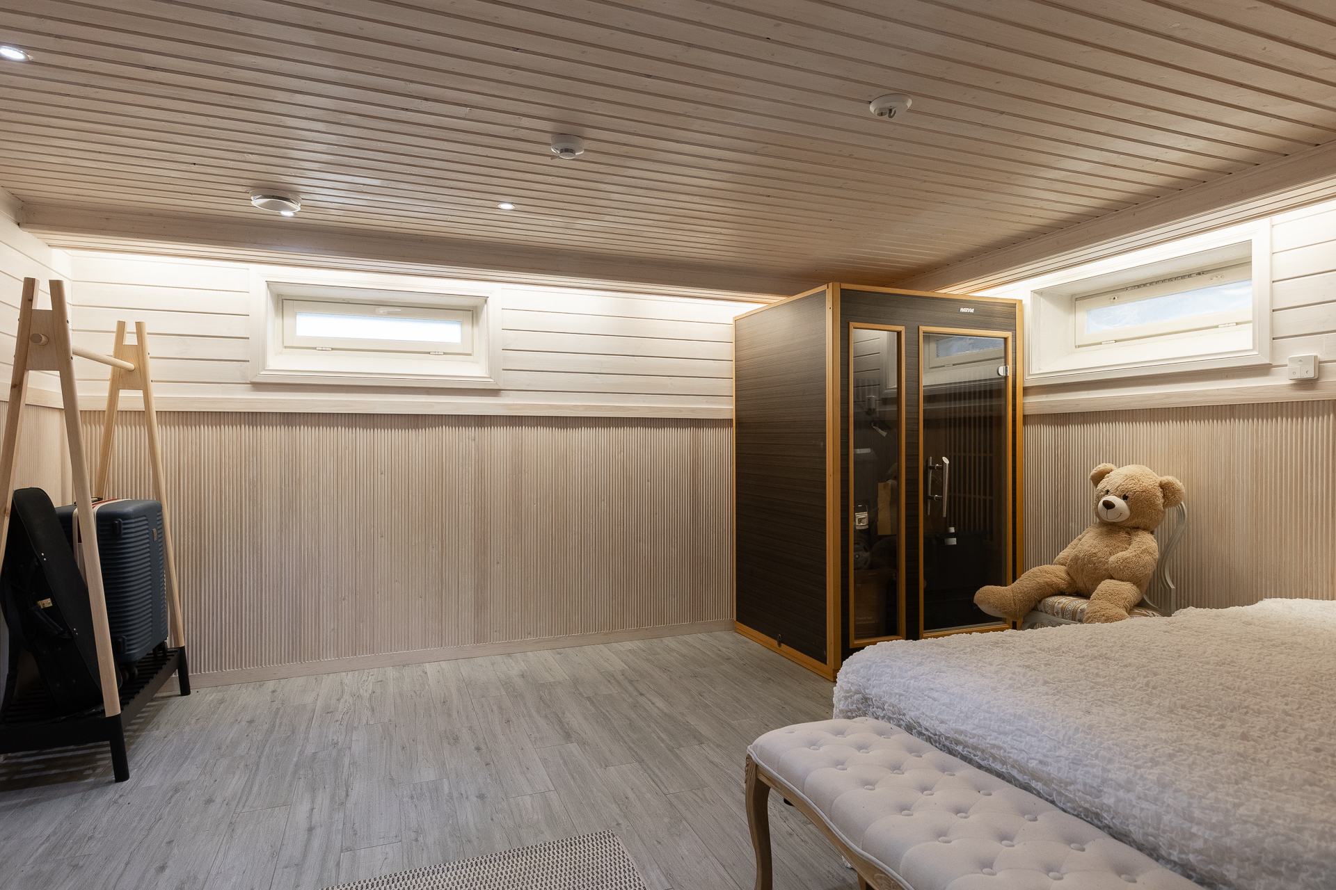 Alakerran makuuhuone