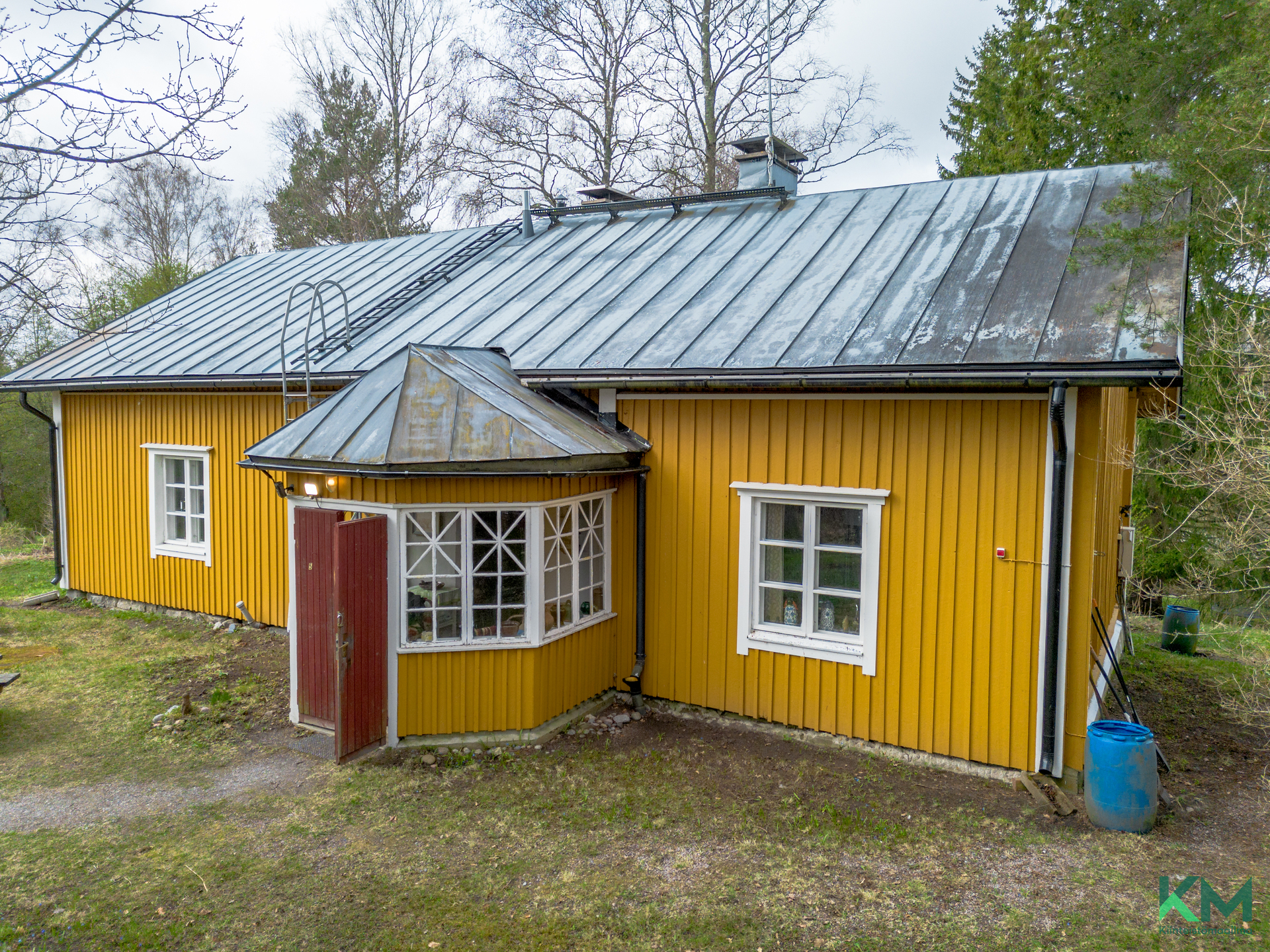 Julkisivu