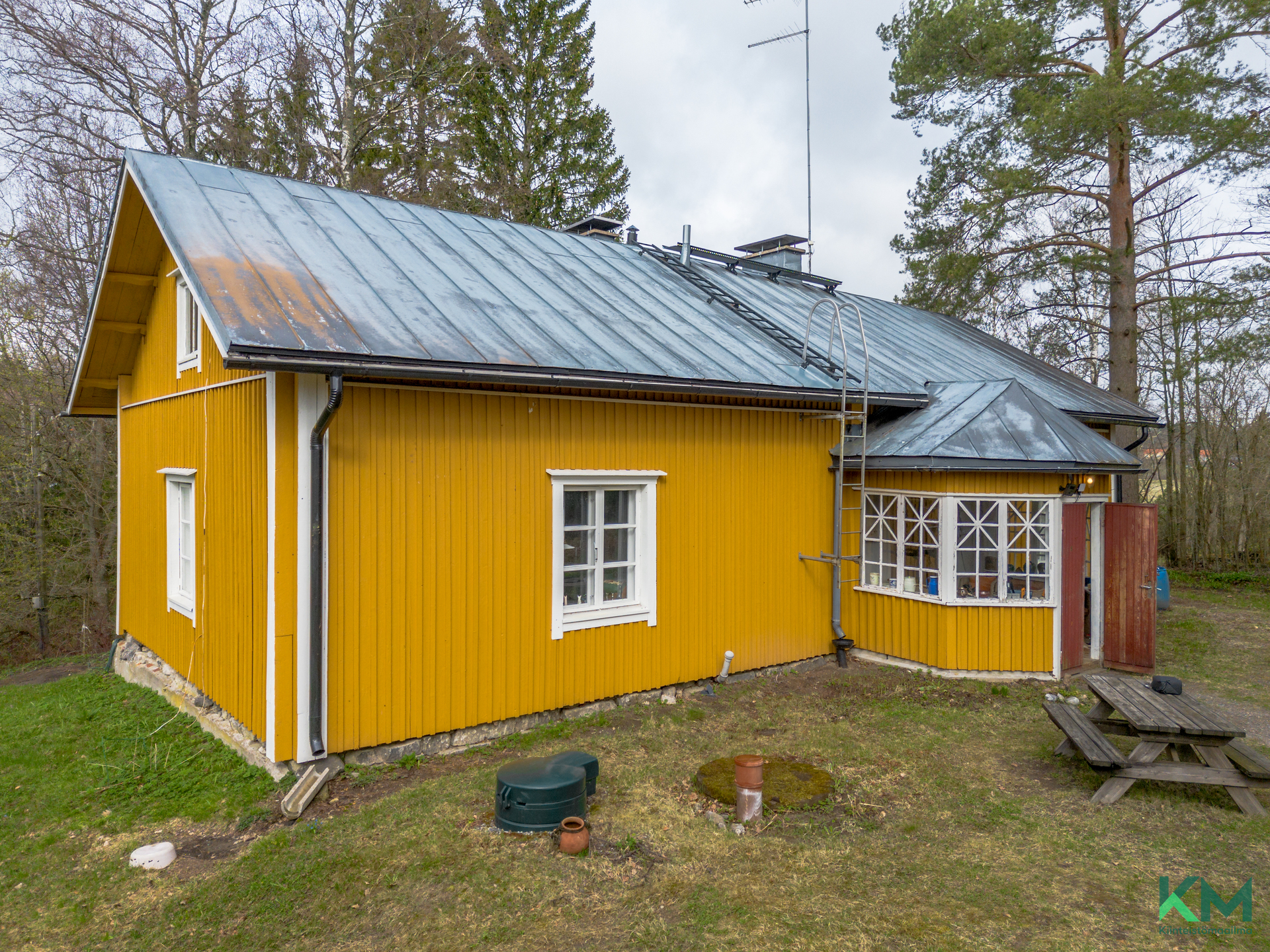Julkisivu