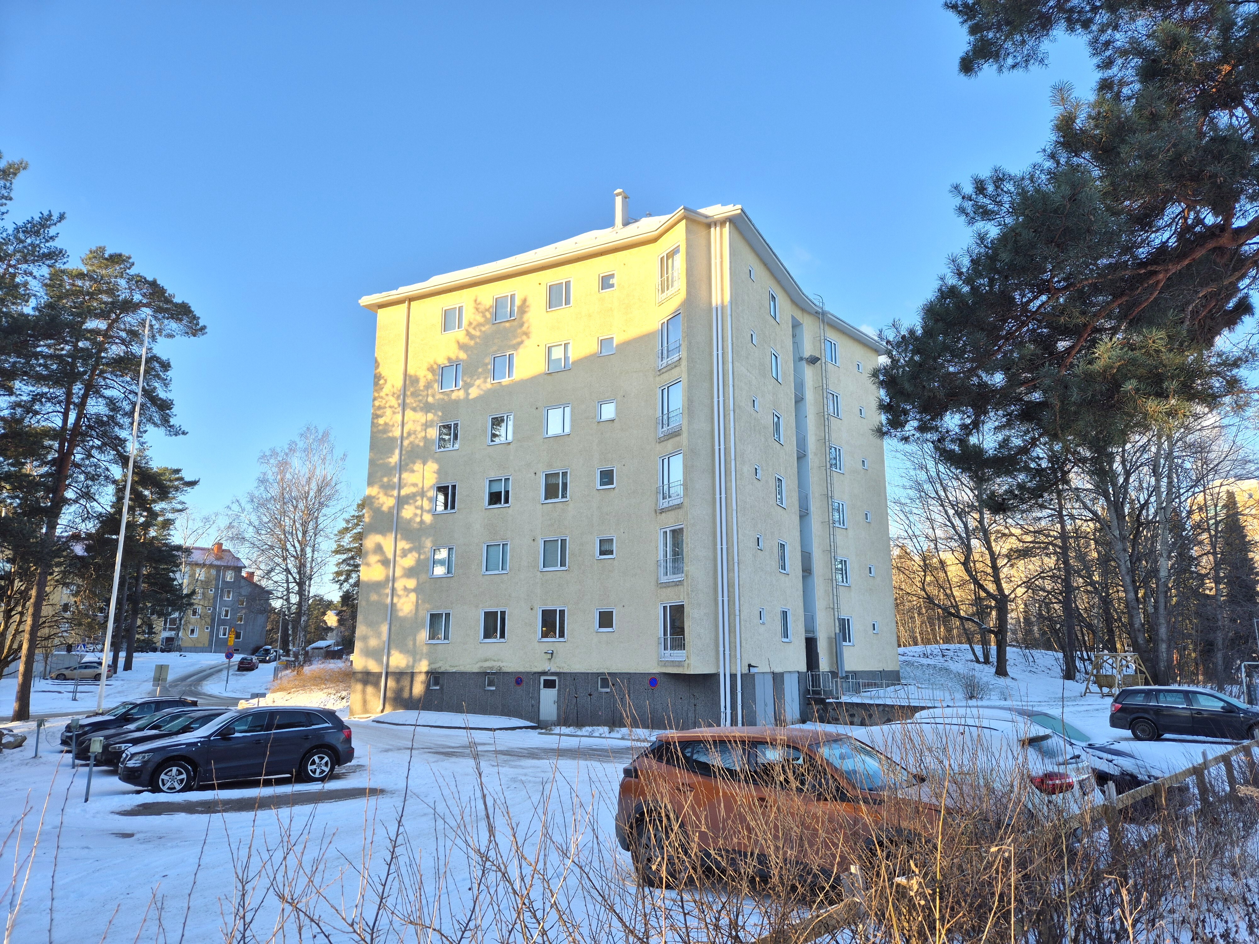 Näyttelijäntie 12, Helsinki