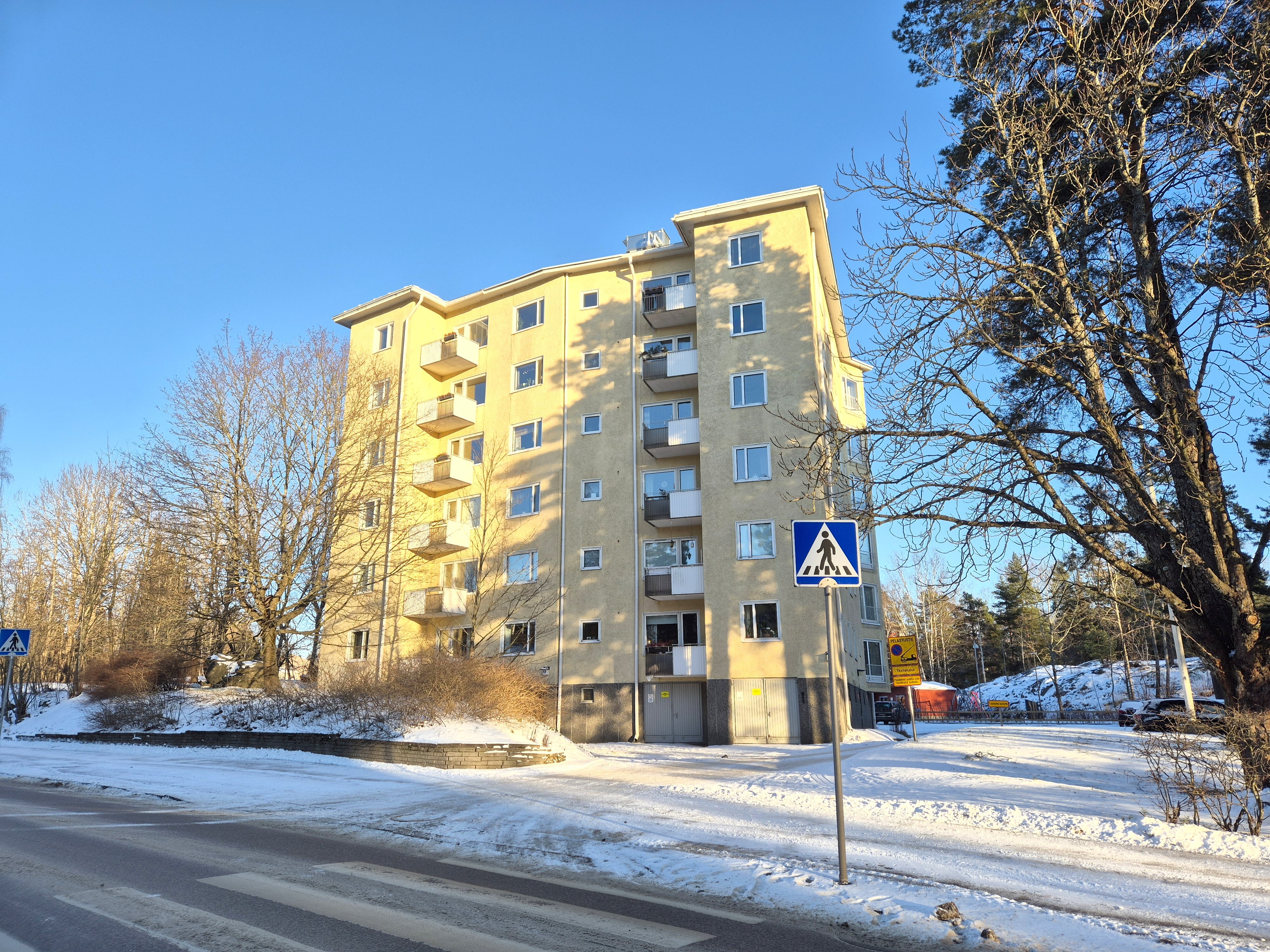 Näyttelijäntie 12, Helsinki