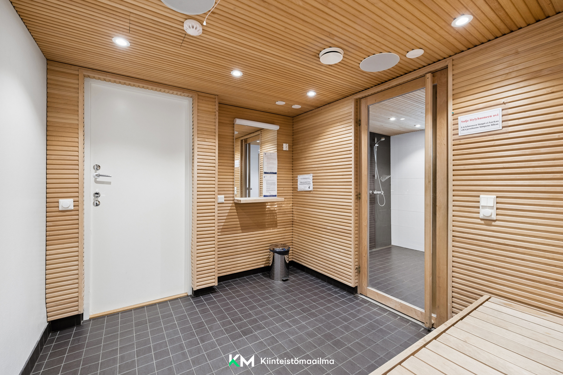 Taloyhtiössä on edustavat saunatilat