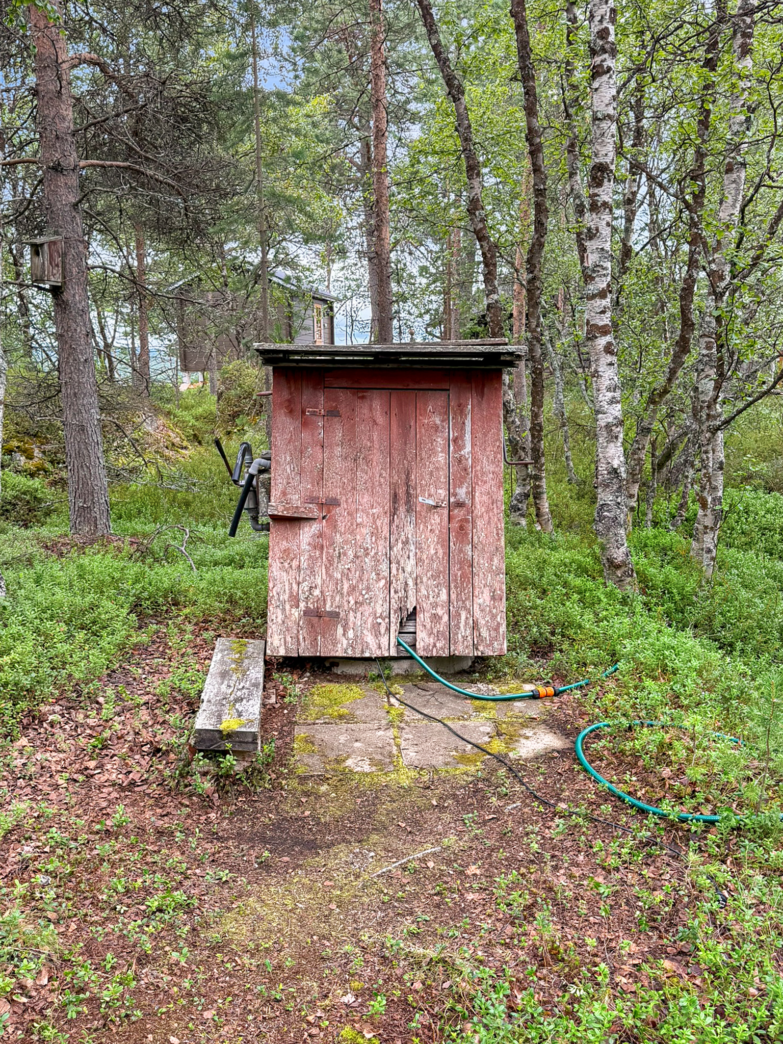 Pihapiirissä päämökin lähettyvillä oma rengaskaivo