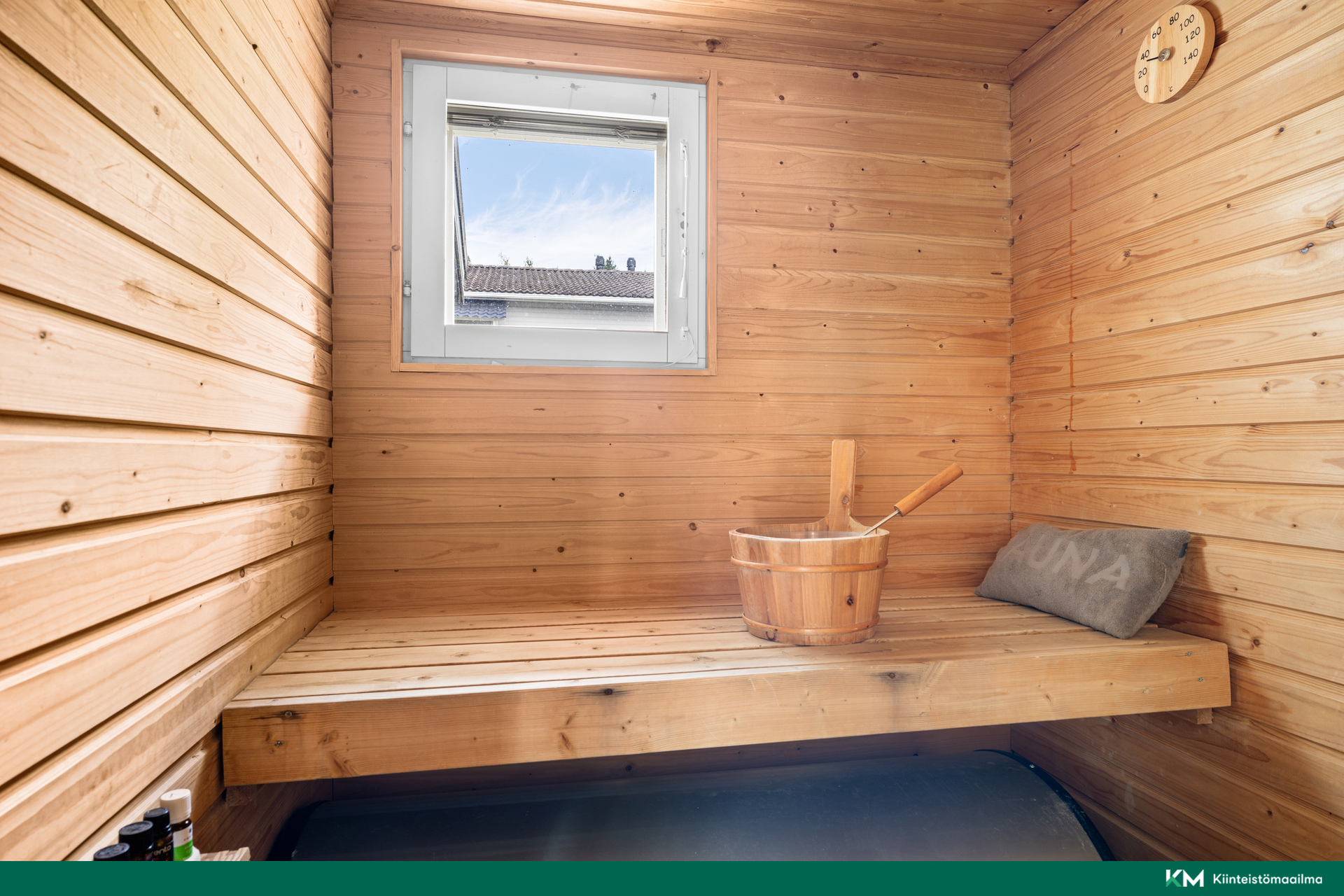 Oma ikkunallinen sauna