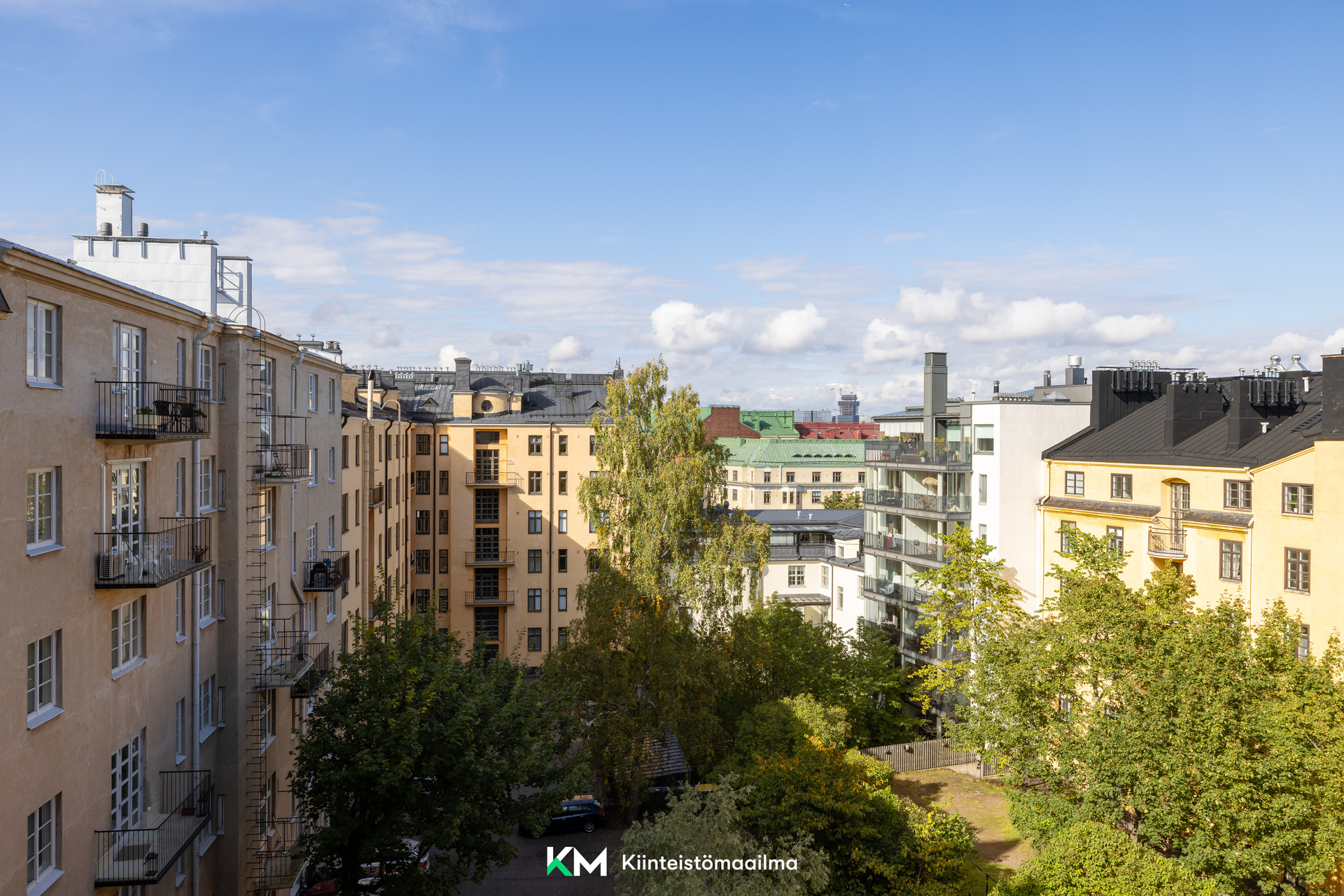 Ihanat sisäpihanäkymät keittiöstä!