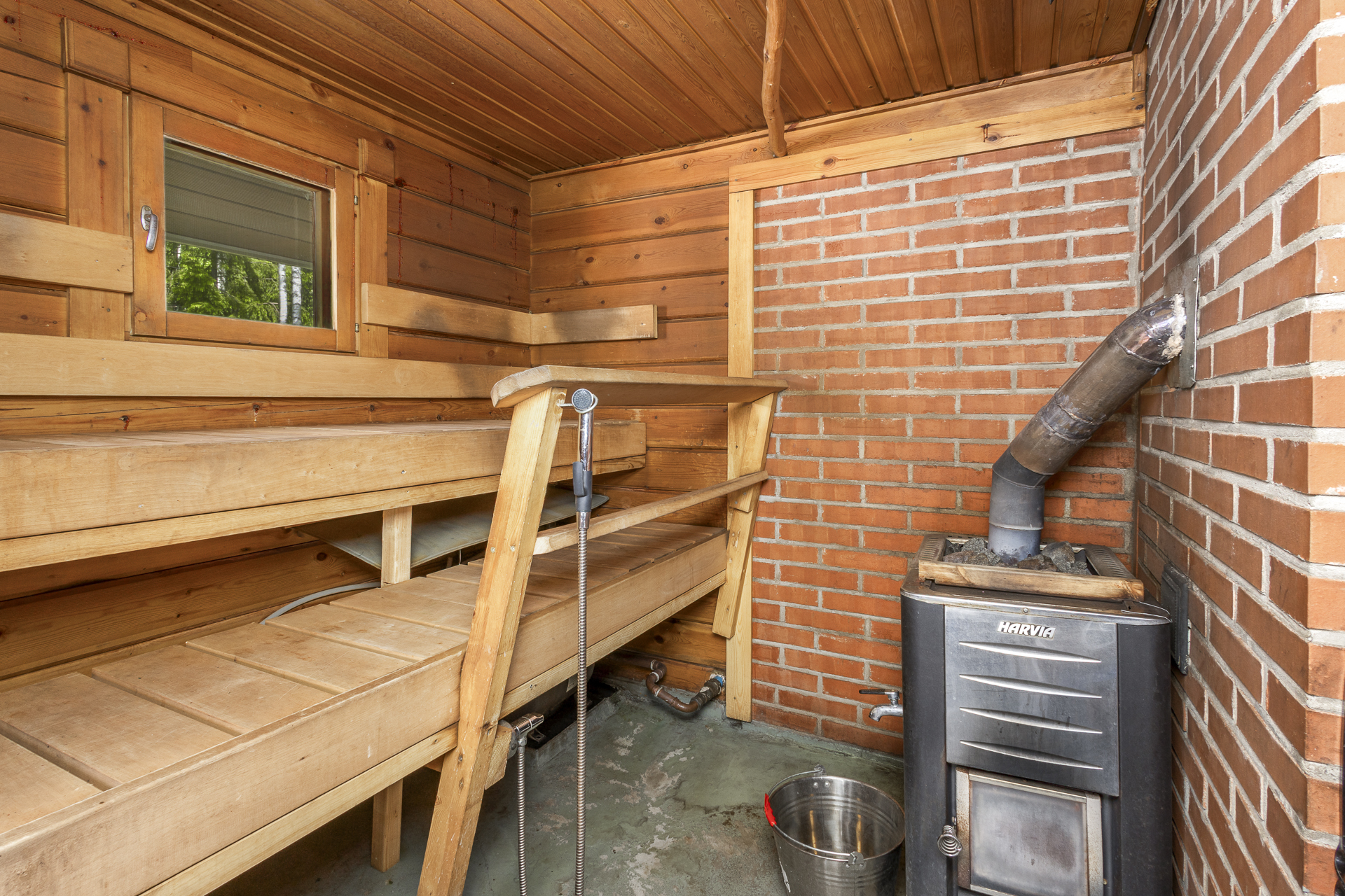puulämmitteinen sauna