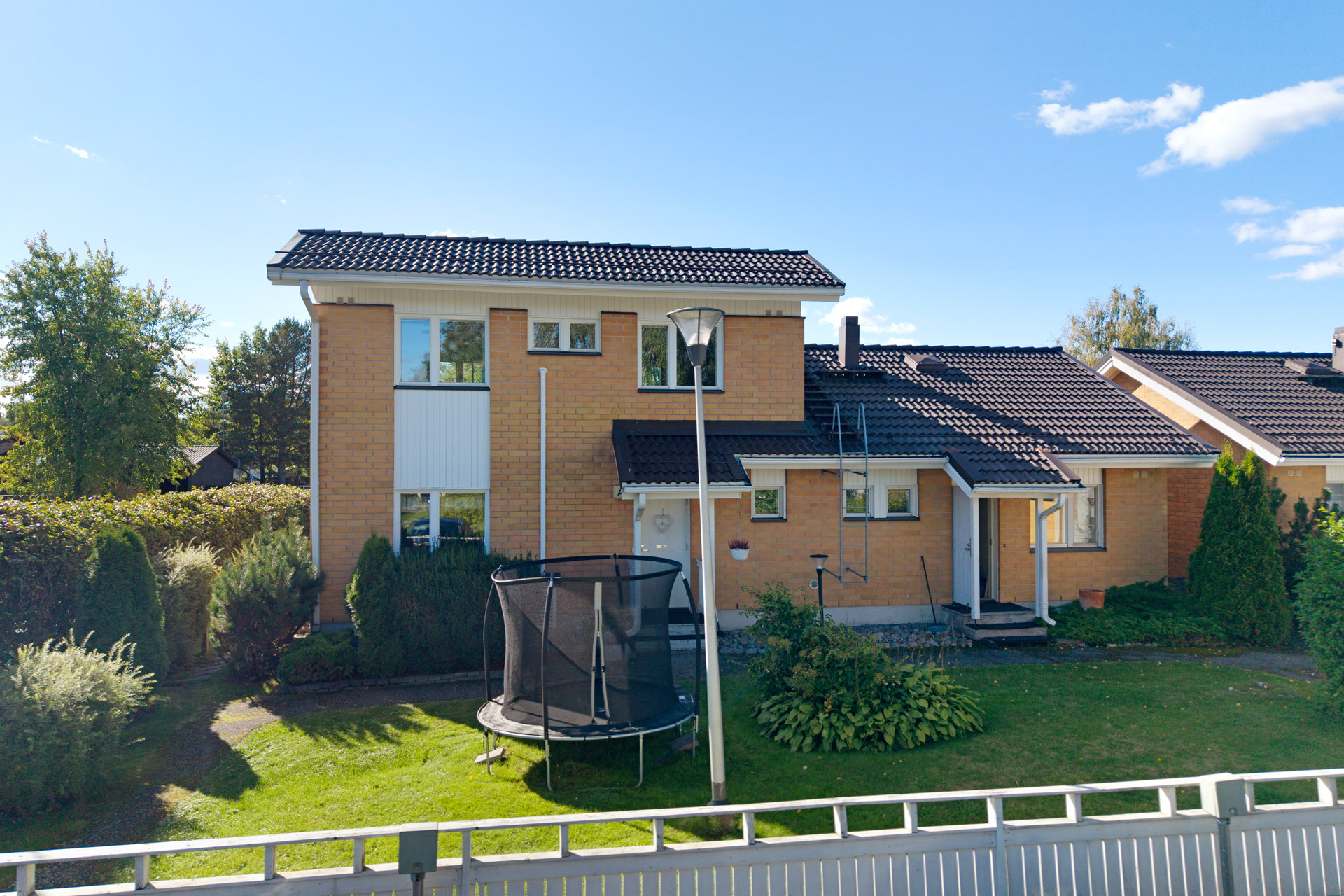 Leppälinnuntie 11, Tapanila, Helsinki