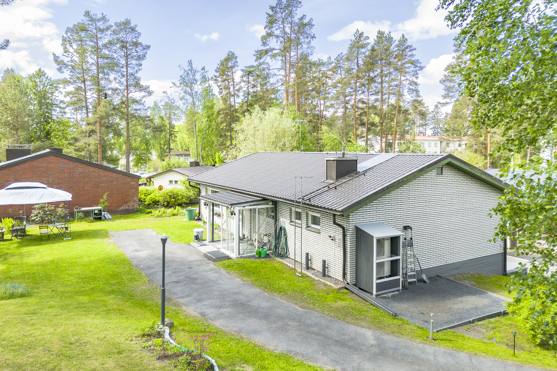 kulku yläpihalle