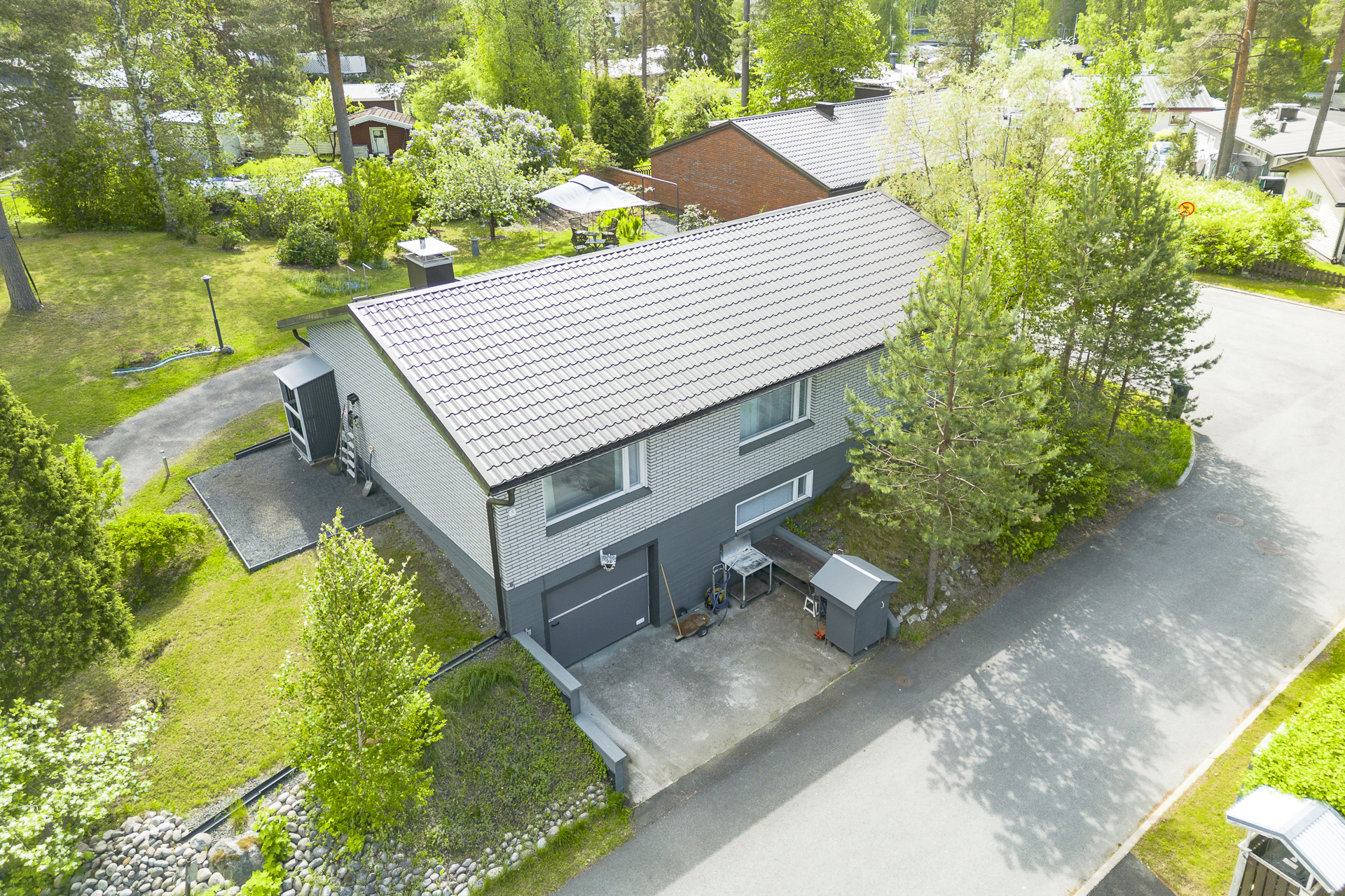 rauhallinen rinnetontti