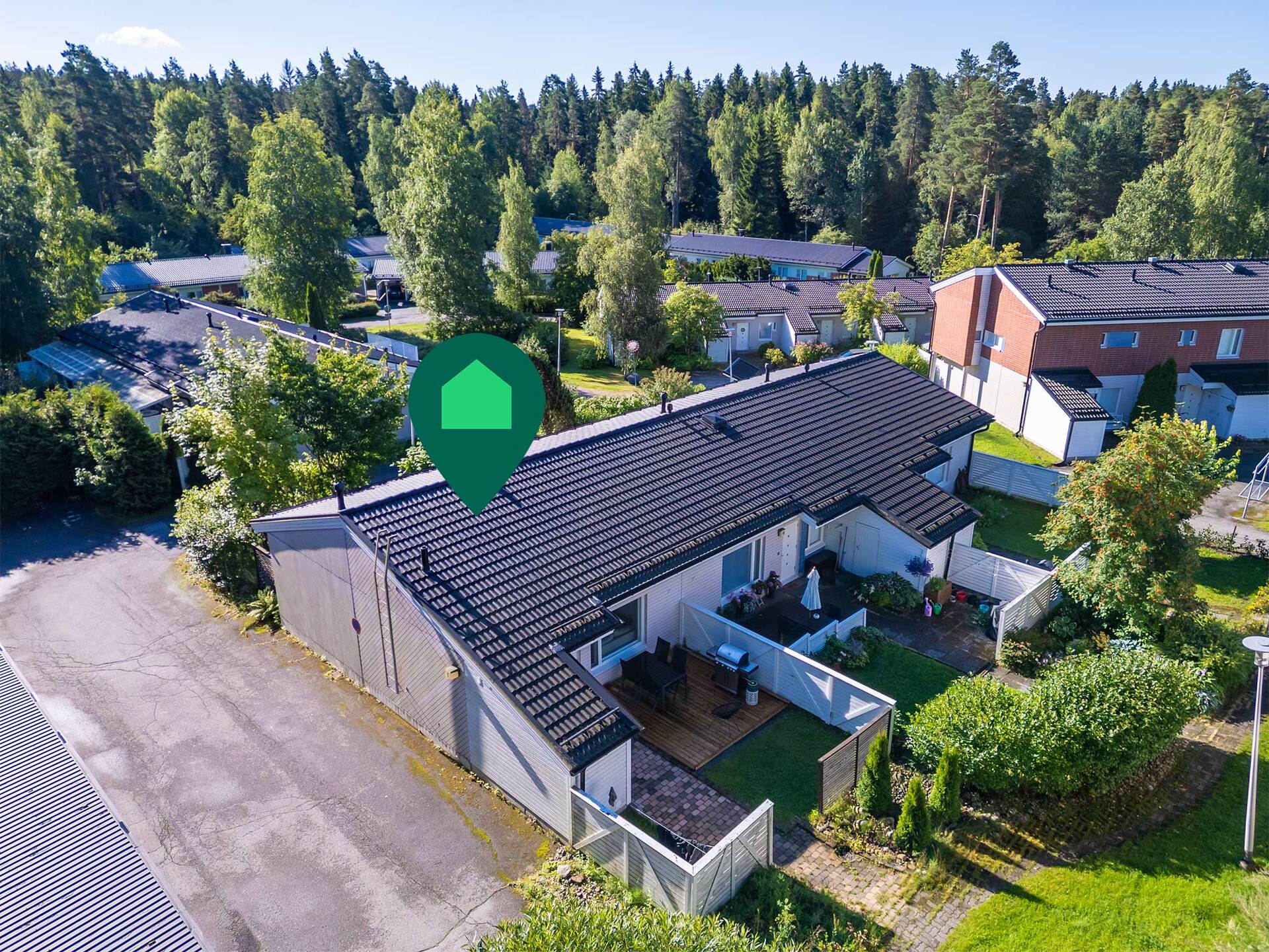 Rivitalon päätyasunto kahdella omalla pihalla Atalasta